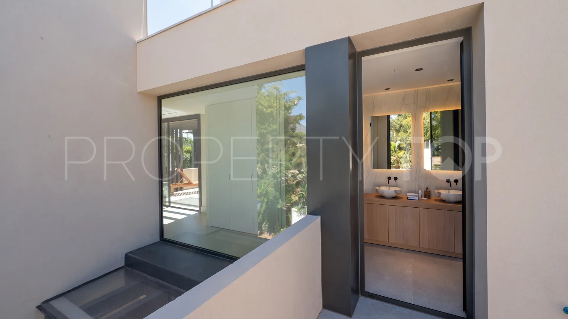 Se vende villa de 5 dormitorios en Rio Verde Playa