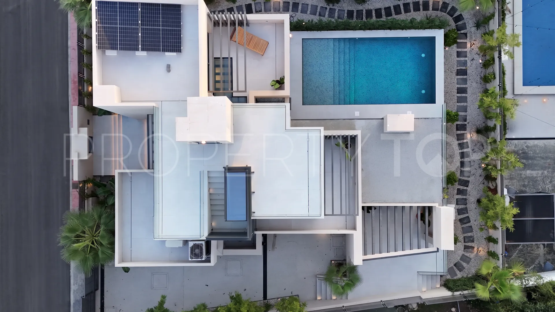 Se vende villa de 5 dormitorios en Rio Verde Playa
