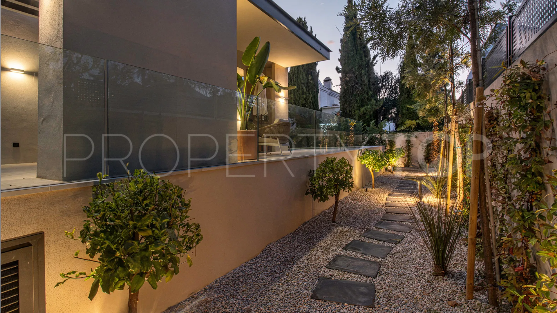 Se vende villa de 5 dormitorios en Rio Verde Playa