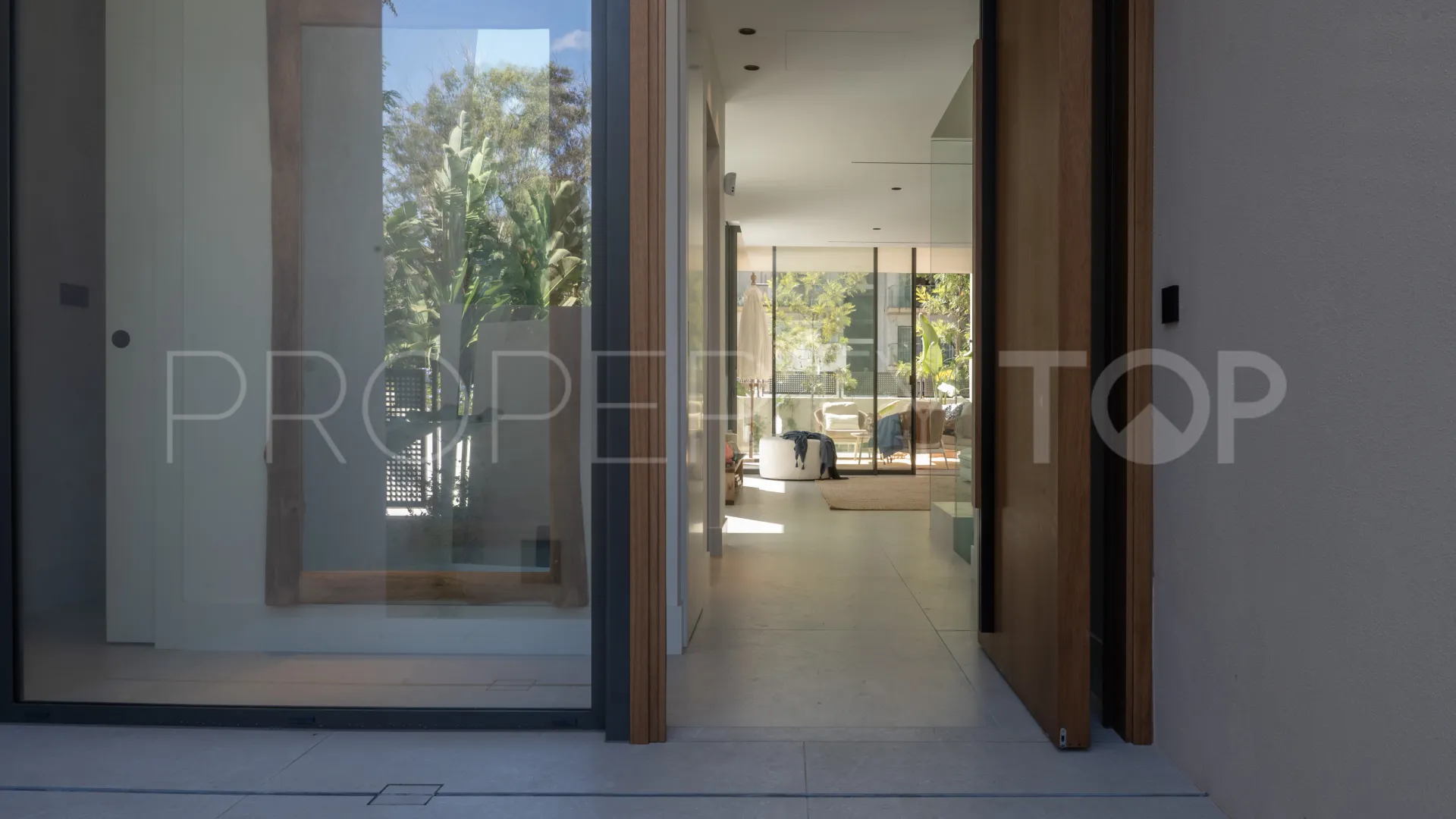 Se vende villa de 5 dormitorios en Rio Verde Playa
