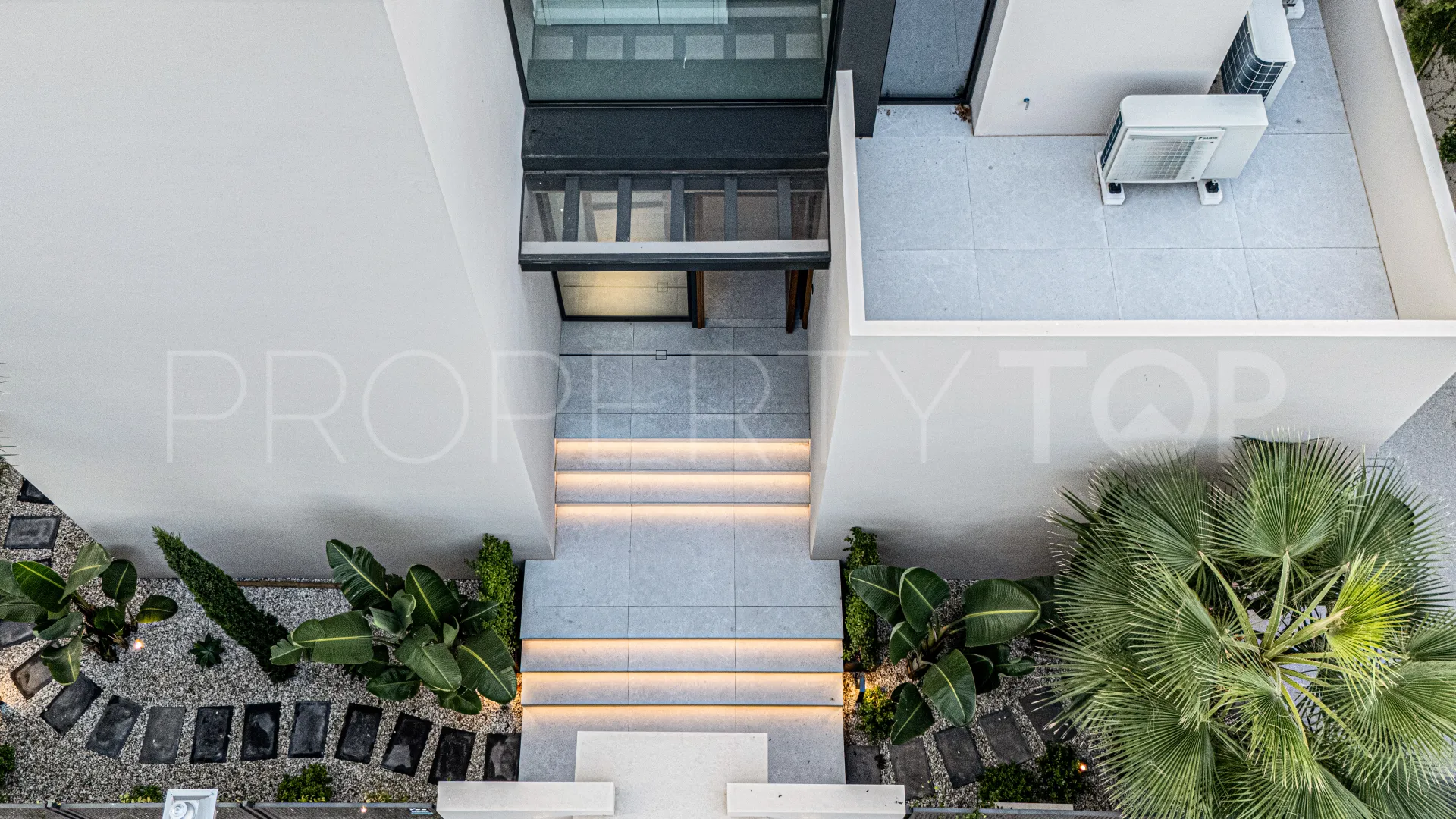Se vende villa de 5 dormitorios en Rio Verde Playa