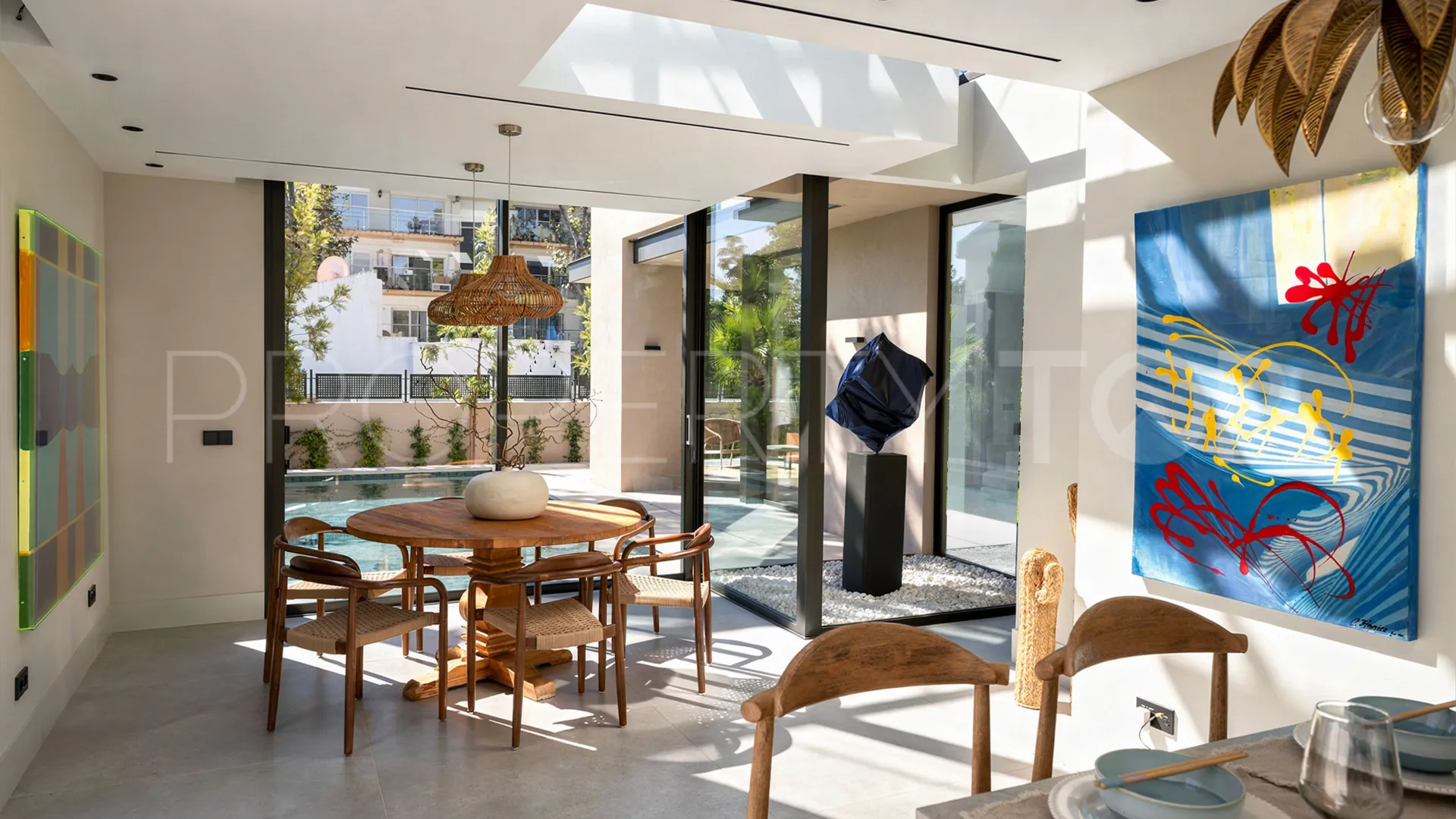 Se vende villa de 5 dormitorios en Rio Verde Playa