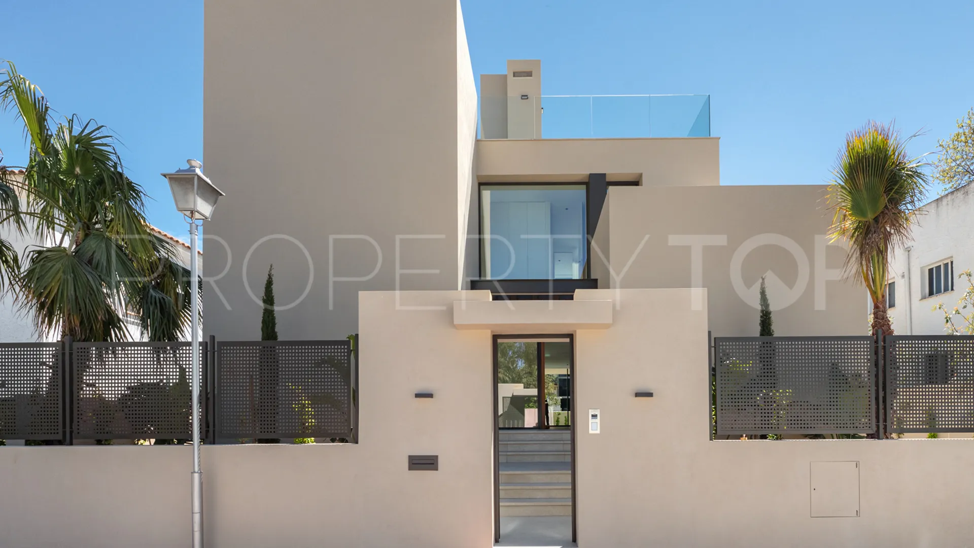 Se vende villa de 5 dormitorios en Rio Verde Playa