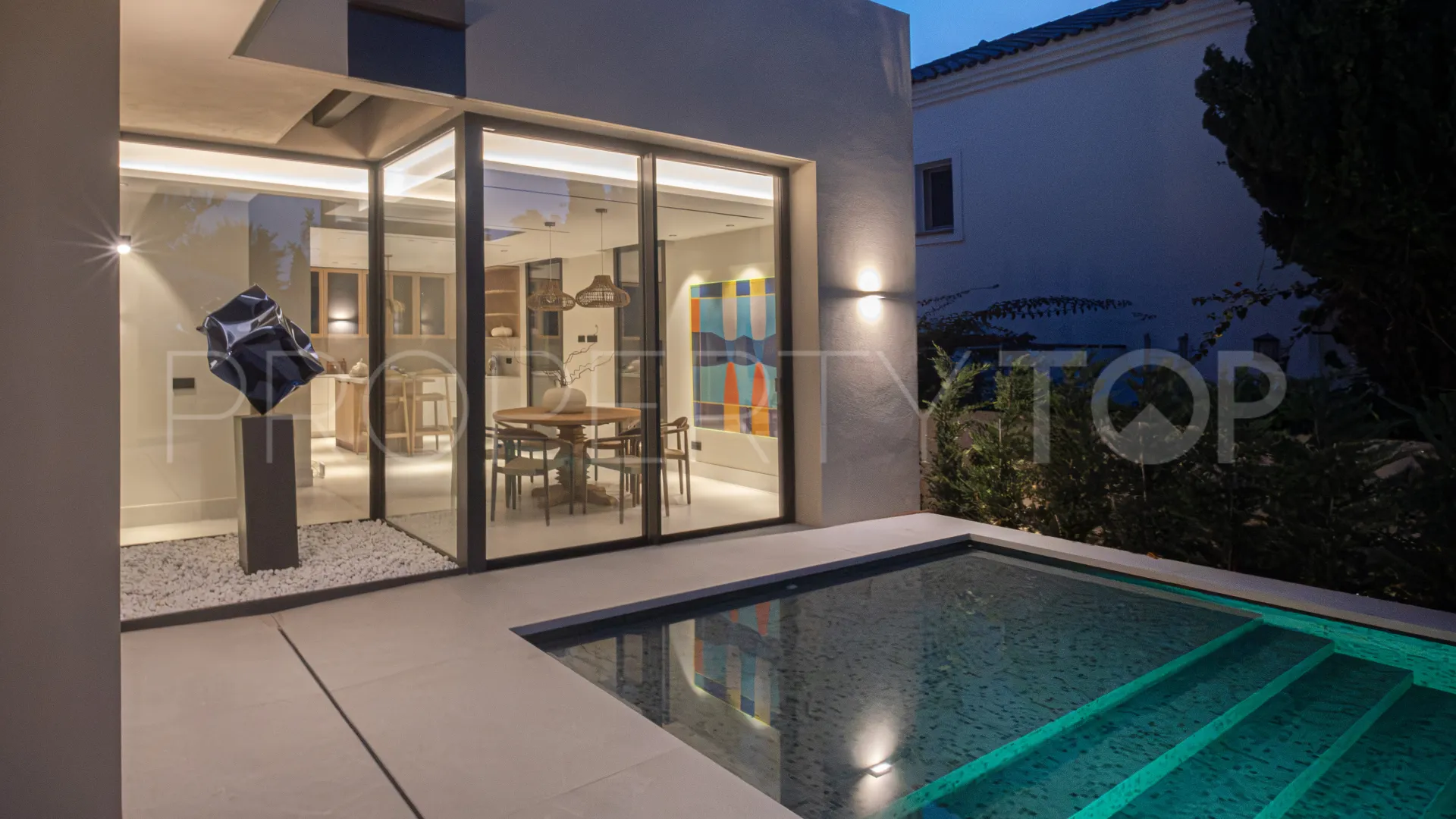 Se vende villa de 5 dormitorios en Rio Verde Playa
