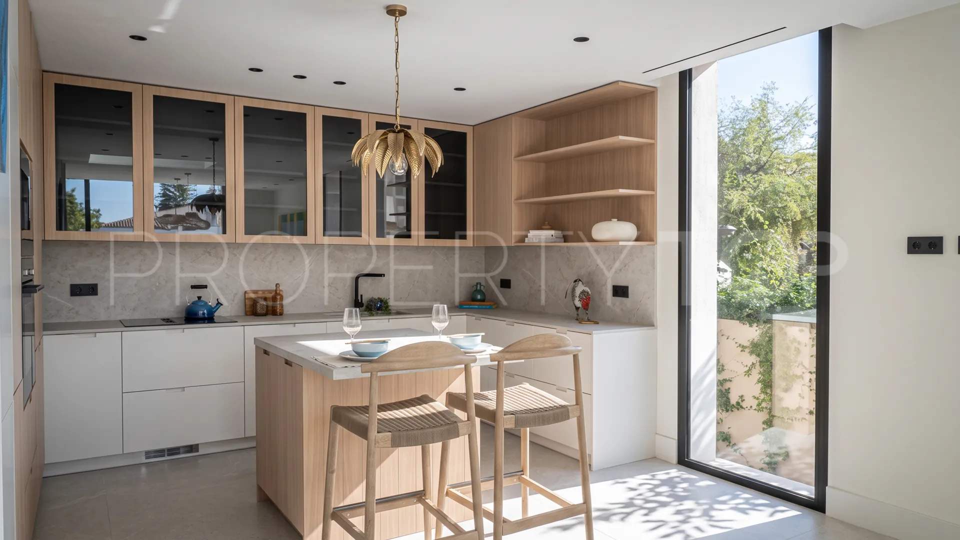 Se vende villa de 5 dormitorios en Rio Verde Playa