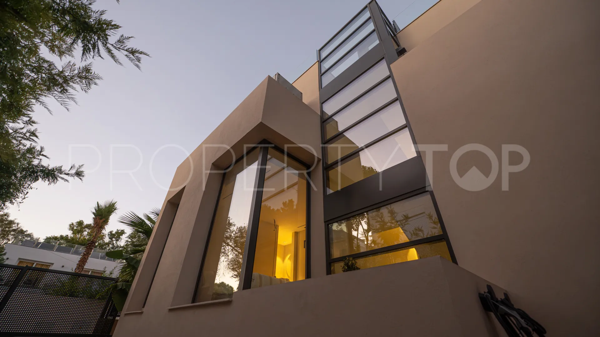 Se vende villa de 5 dormitorios en Rio Verde Playa