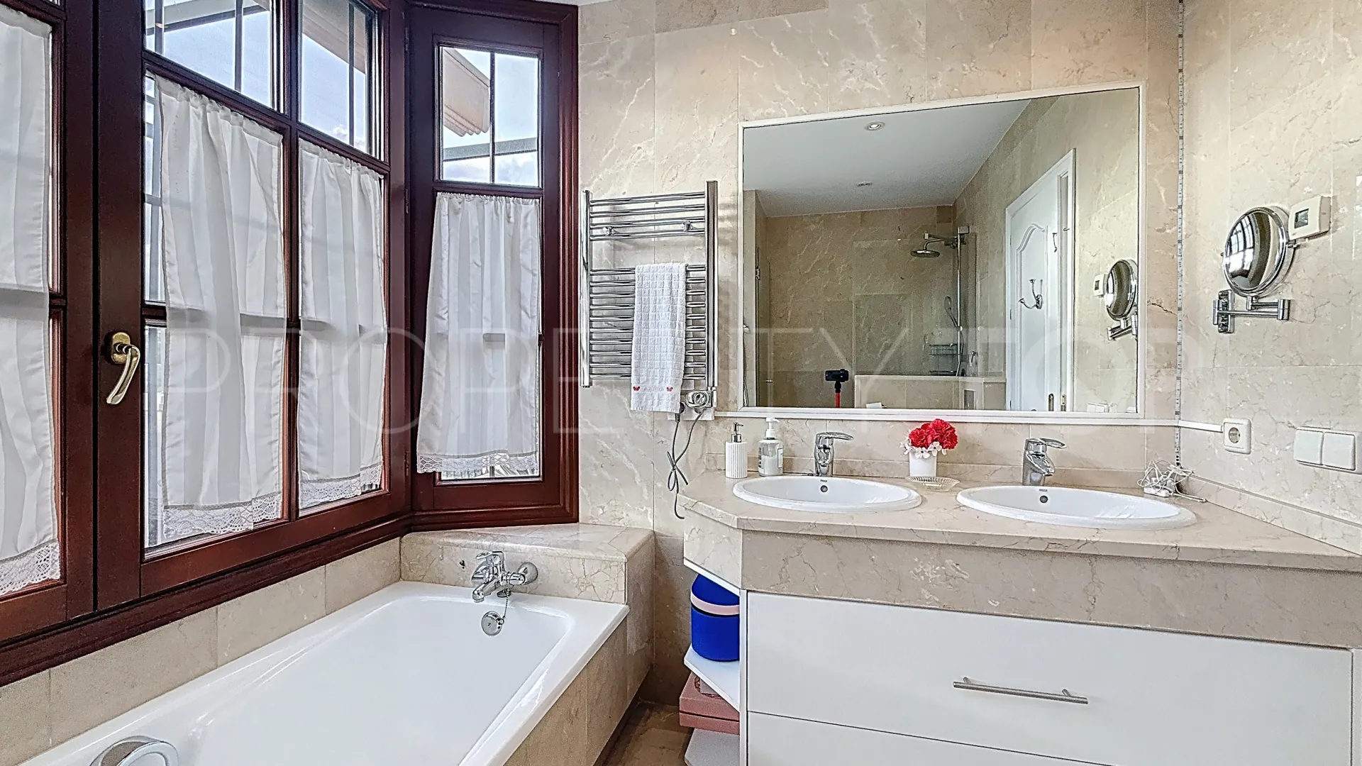 Comprar villa en Guadalmina Alta con 5 dormitorios