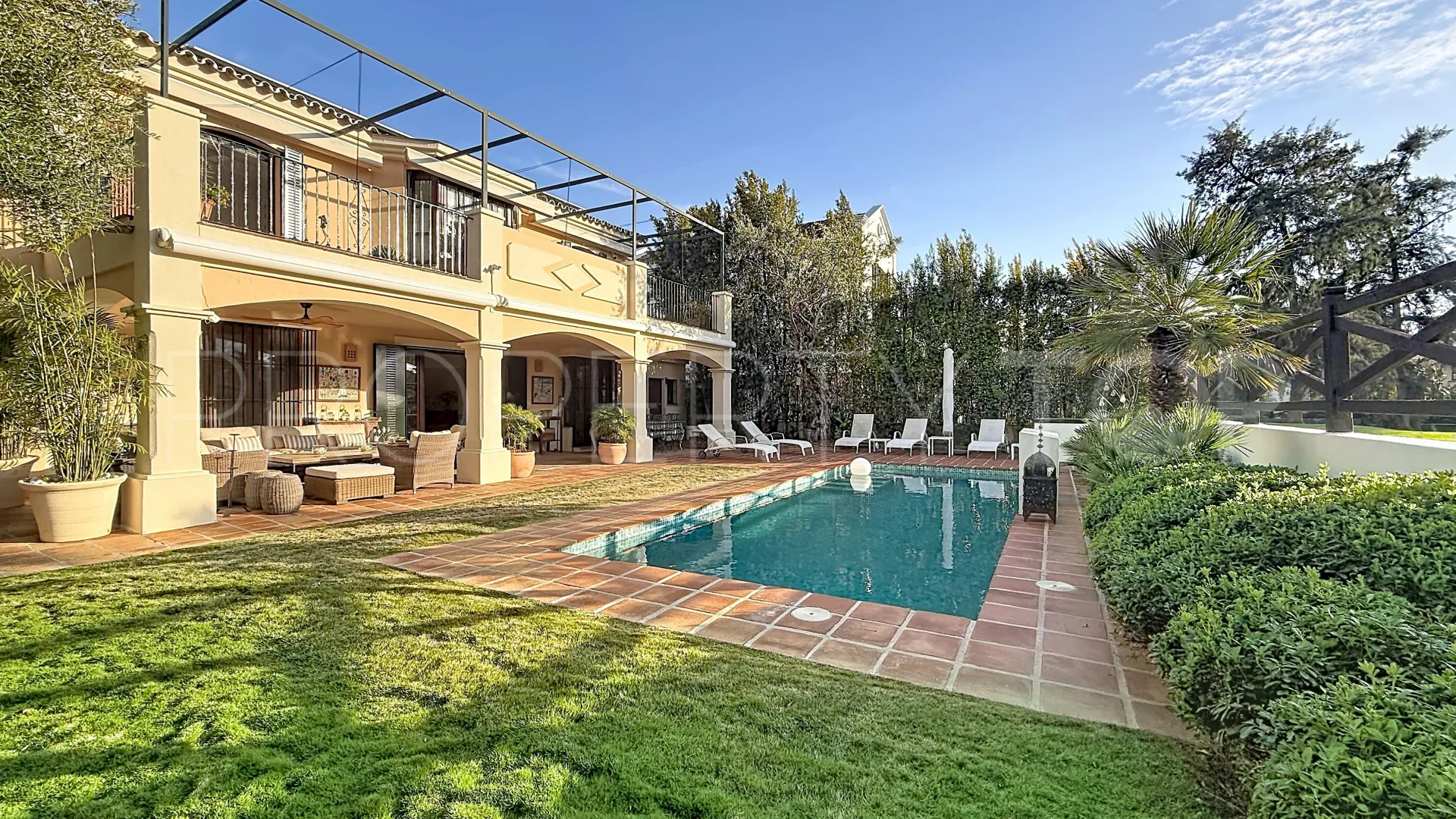 Comprar villa en Guadalmina Alta con 5 dormitorios