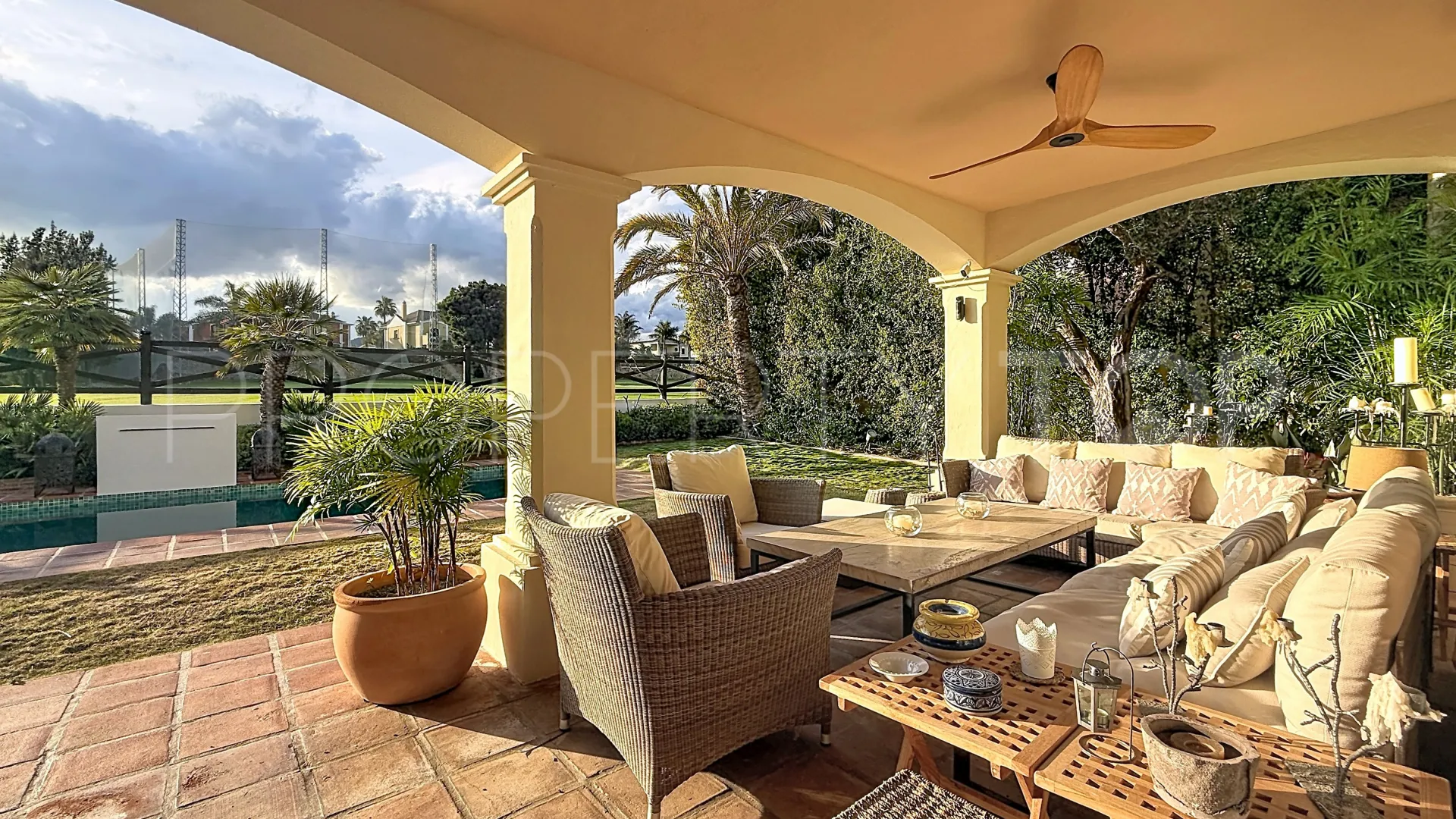 Comprar villa en Guadalmina Alta con 5 dormitorios