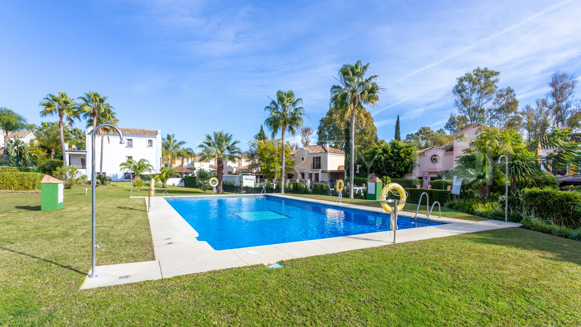 Comprar villa en Guadalmina Alta con 5 dormitorios