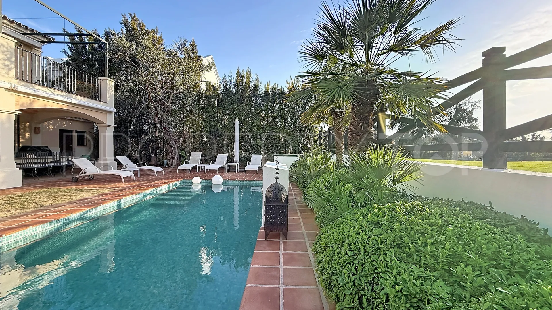 Comprar villa en Guadalmina Alta con 5 dormitorios