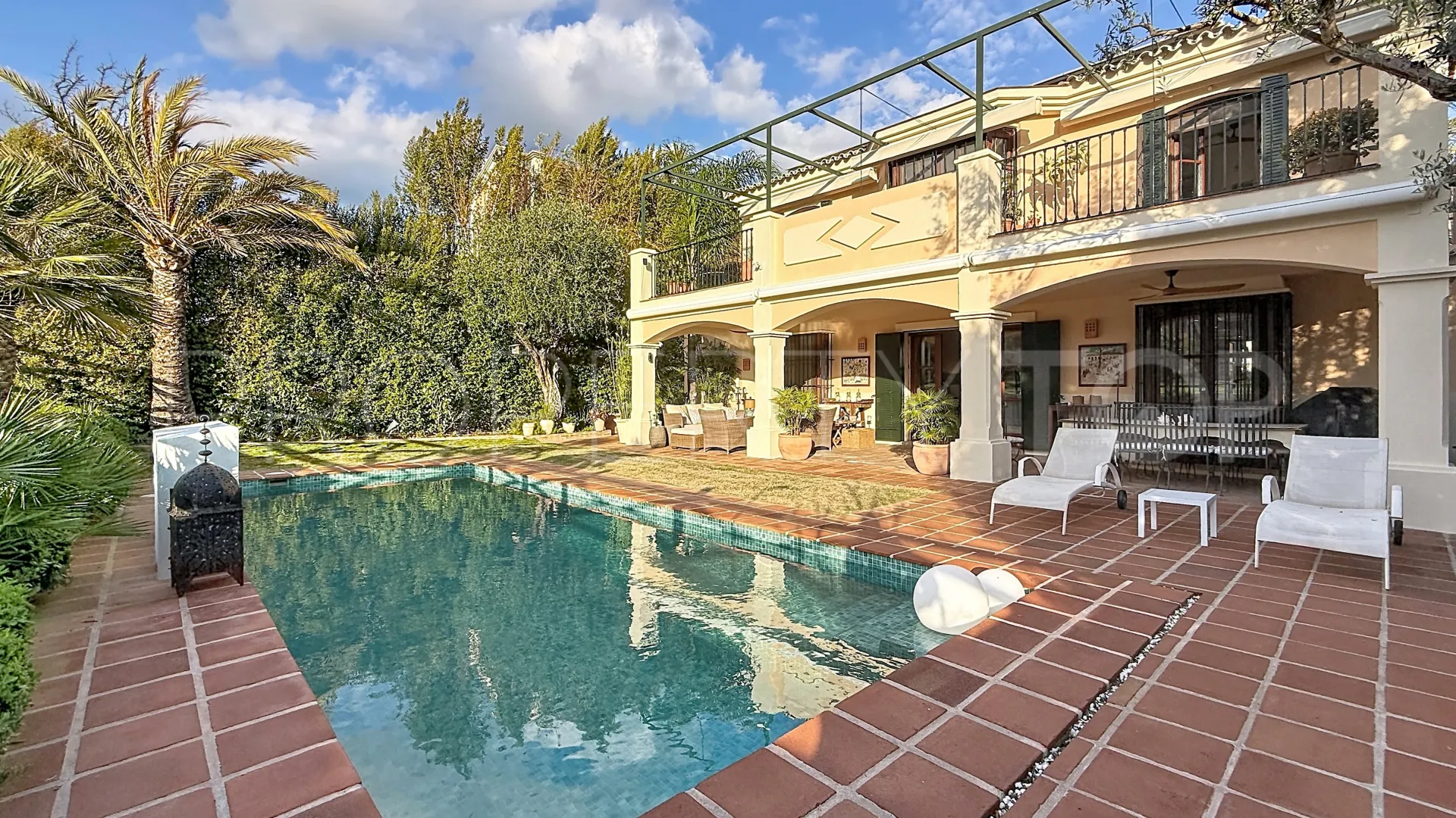 Comprar villa en Guadalmina Alta con 5 dormitorios