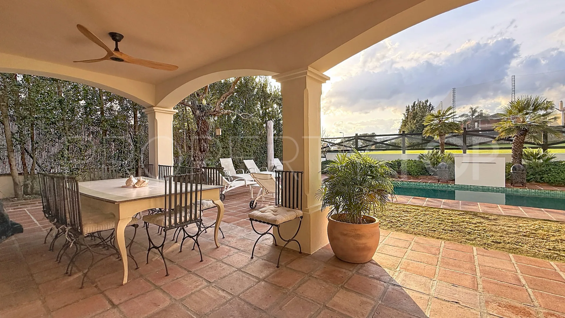 Comprar villa en Guadalmina Alta con 5 dormitorios