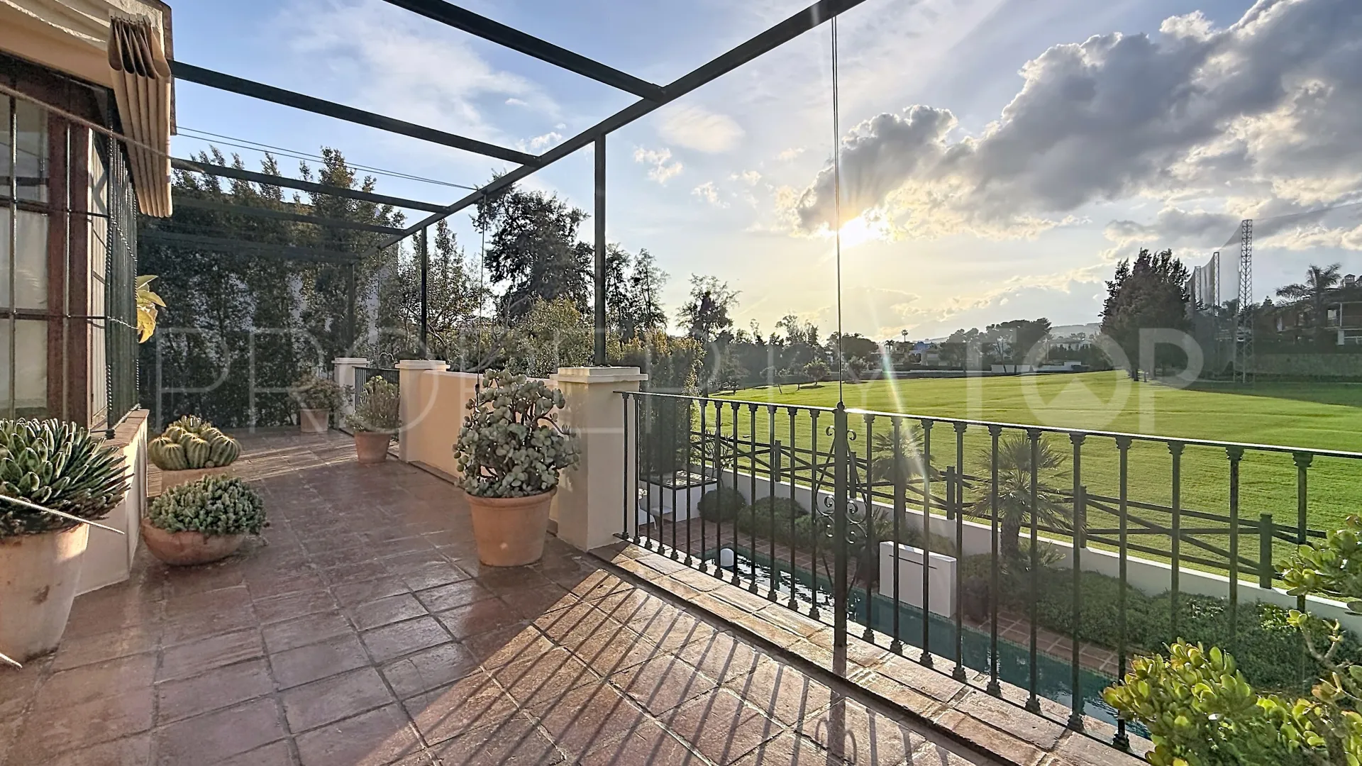 Comprar villa en Guadalmina Alta con 5 dormitorios