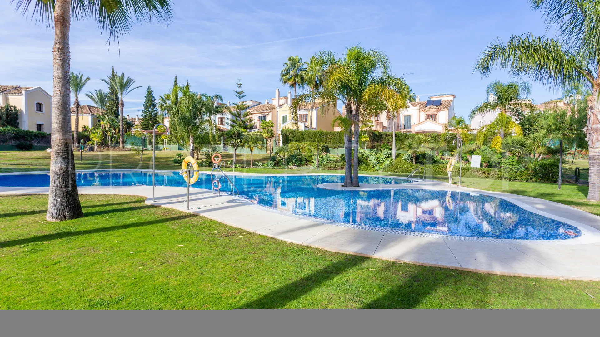 Comprar villa en Guadalmina Alta con 5 dormitorios