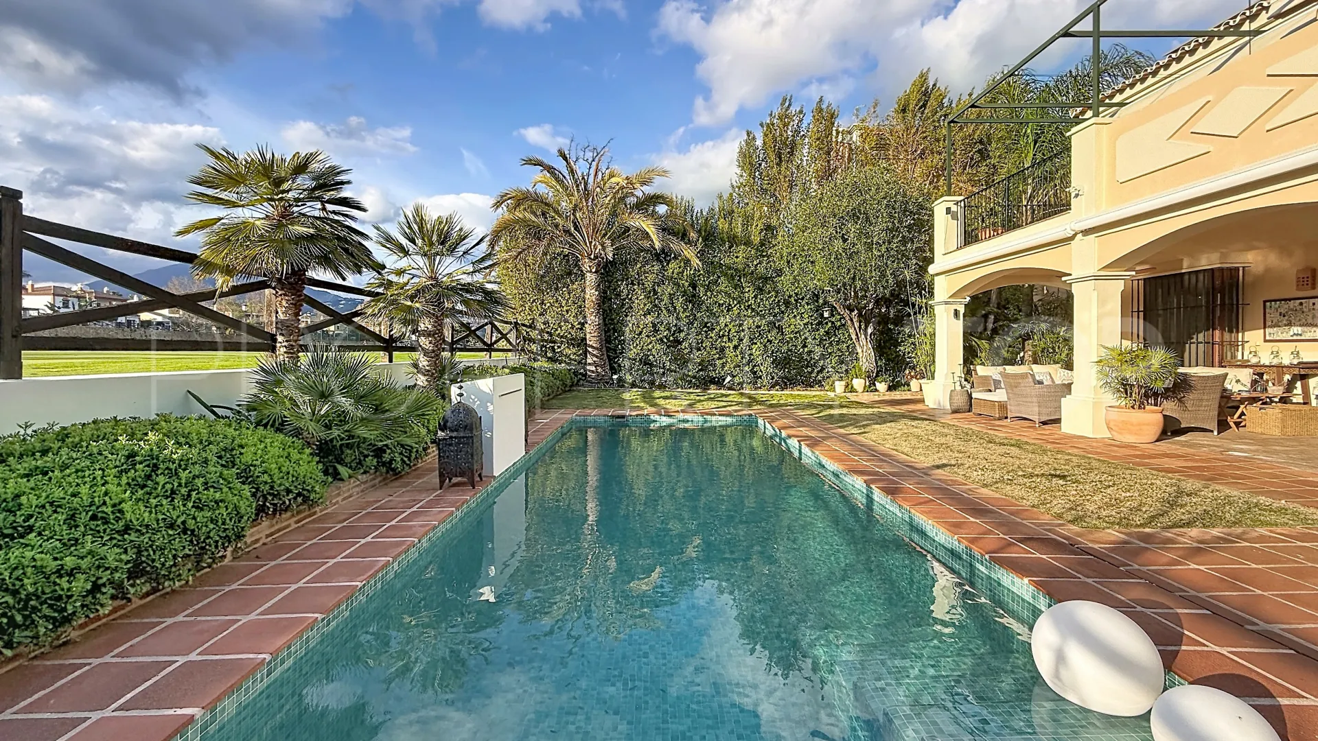 Comprar villa en Guadalmina Alta con 5 dormitorios