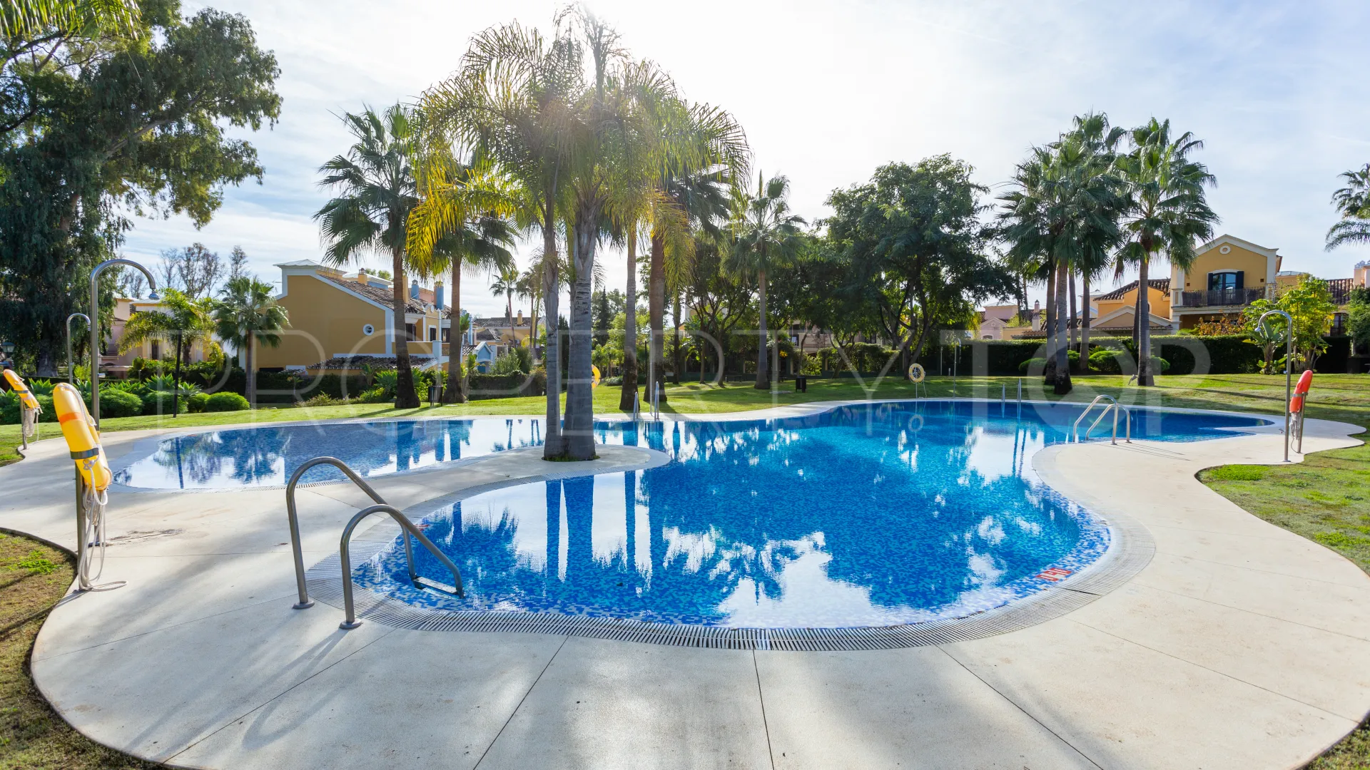 Comprar villa en Guadalmina Alta con 5 dormitorios