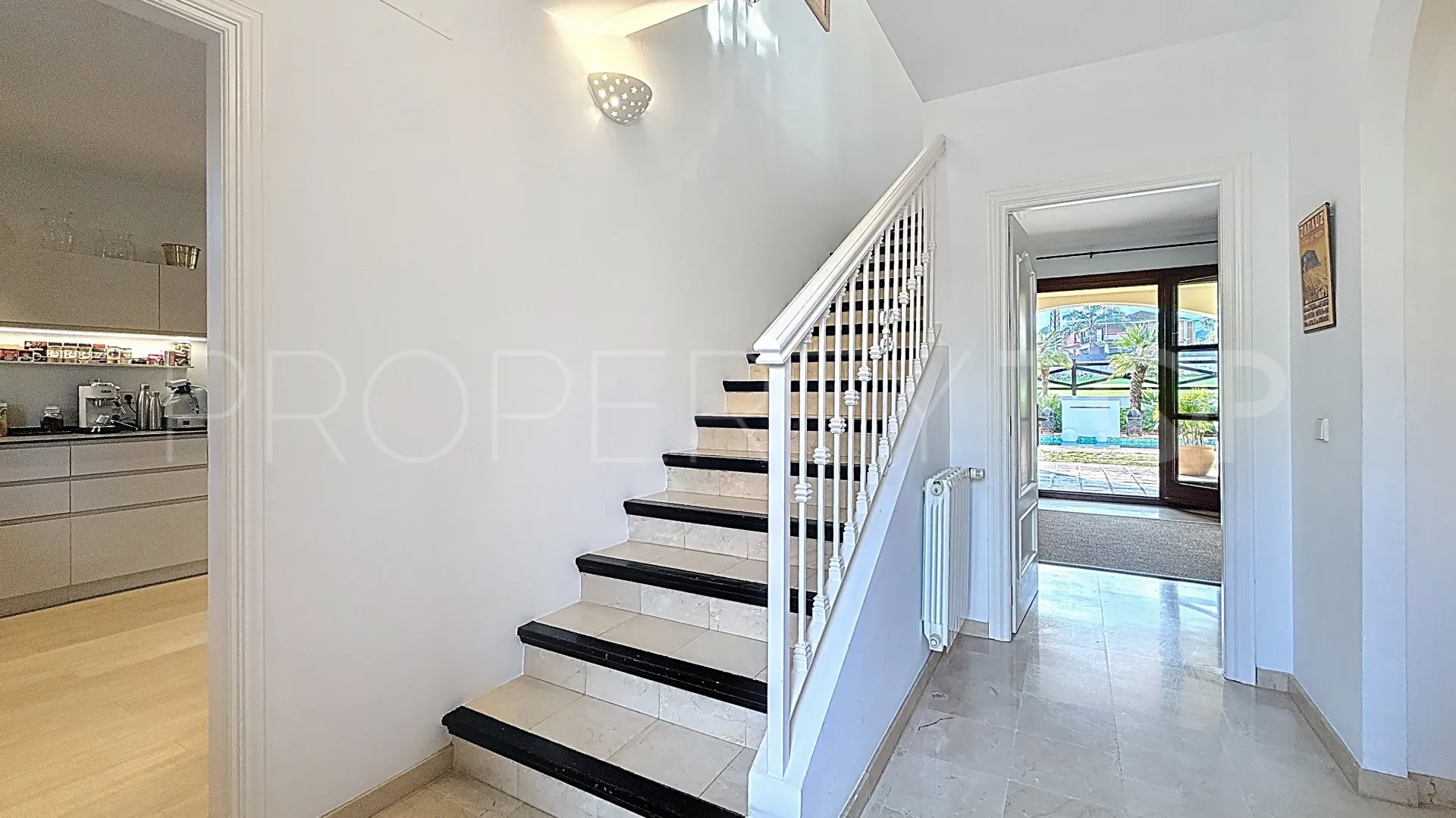 Comprar villa en Guadalmina Alta con 5 dormitorios
