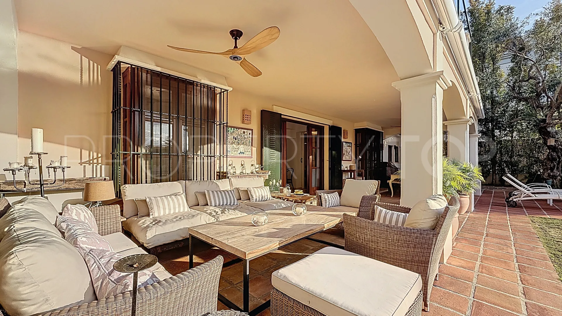 Comprar villa en Guadalmina Alta con 5 dormitorios