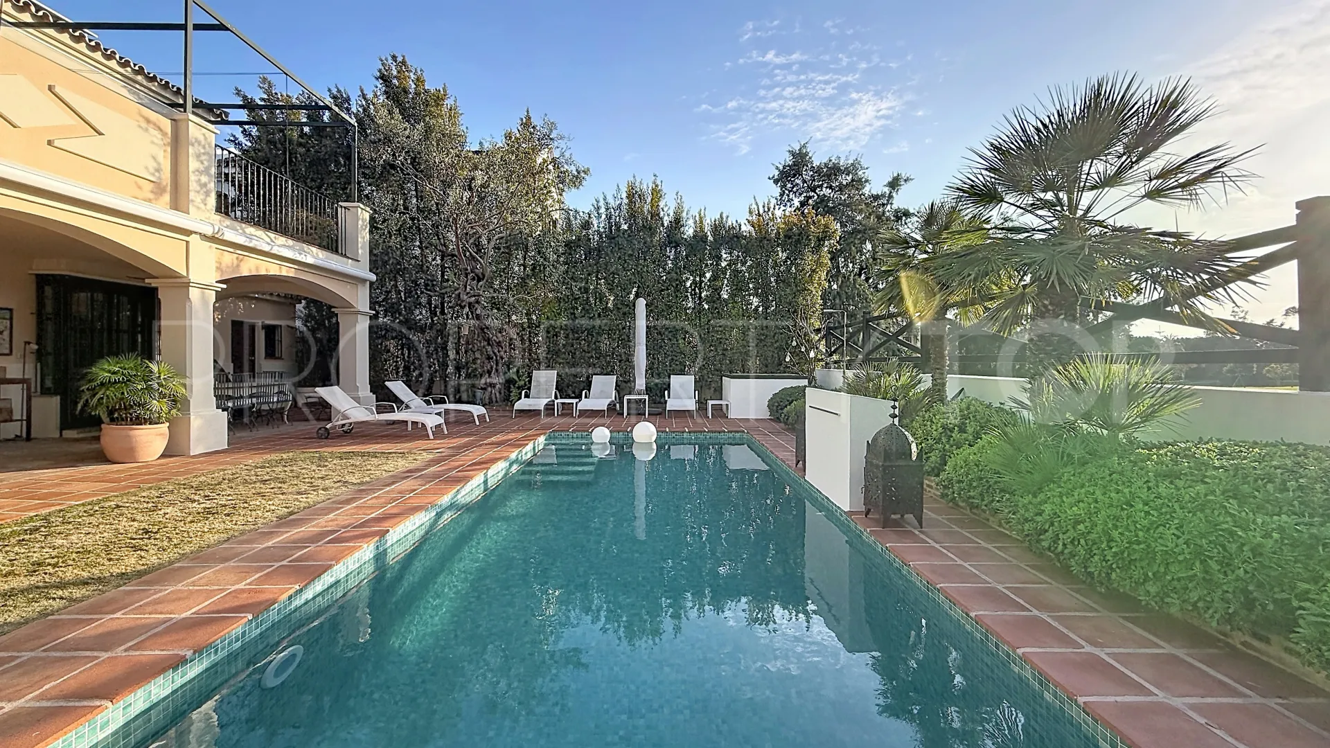 Comprar villa en Guadalmina Alta con 5 dormitorios