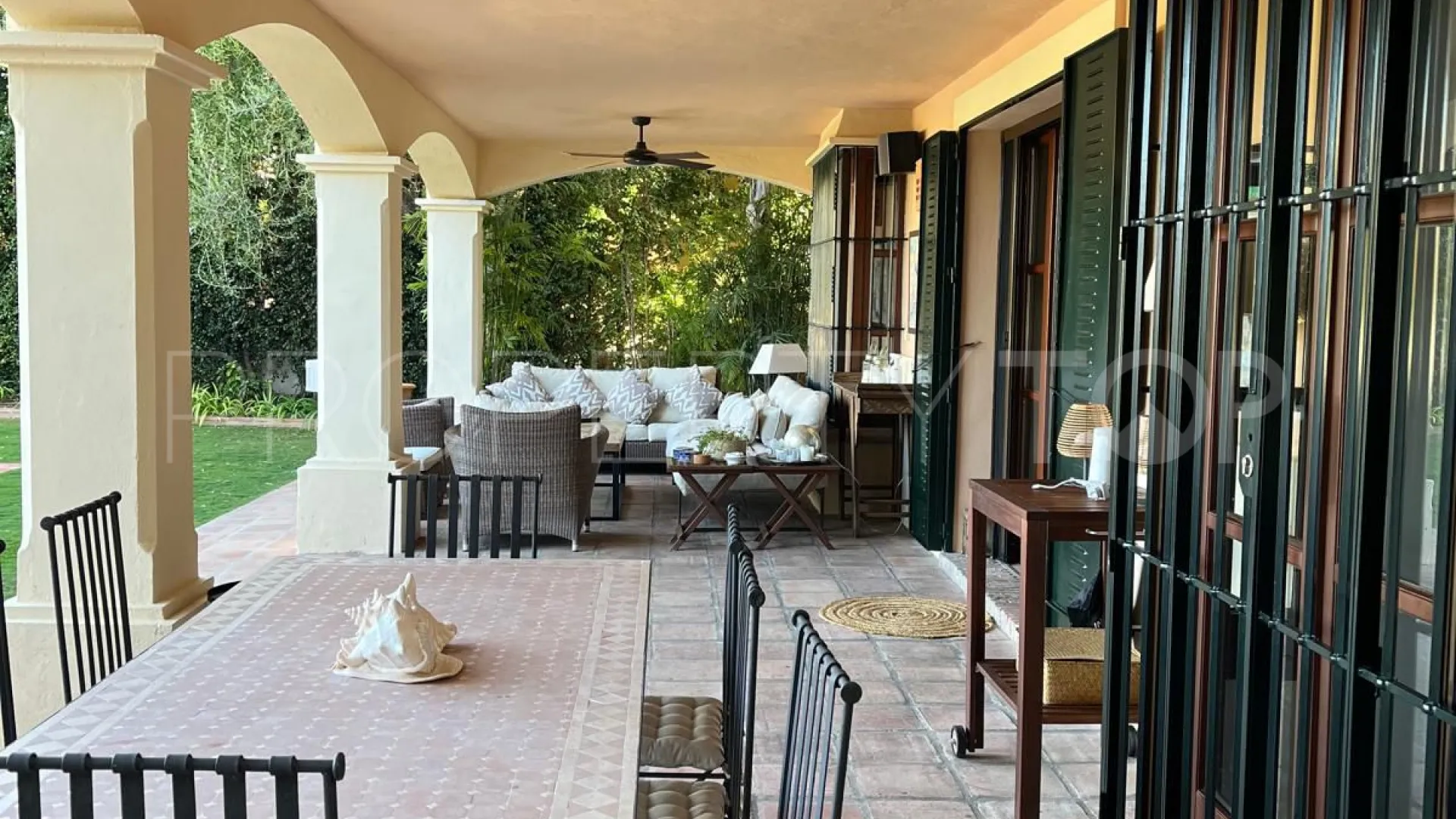 Comprar villa en Guadalmina Alta con 5 dormitorios
