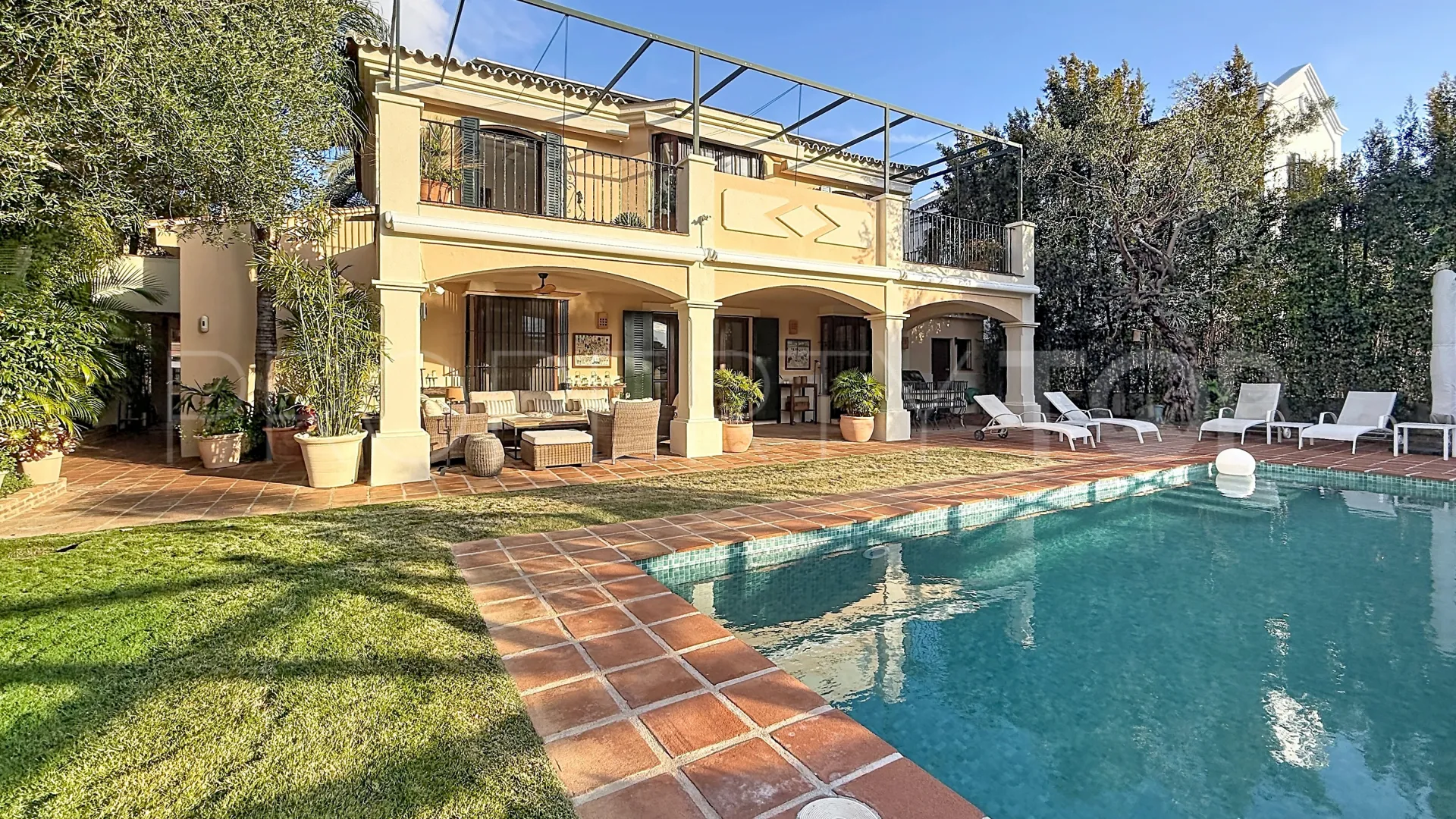 Comprar villa en Guadalmina Alta con 5 dormitorios