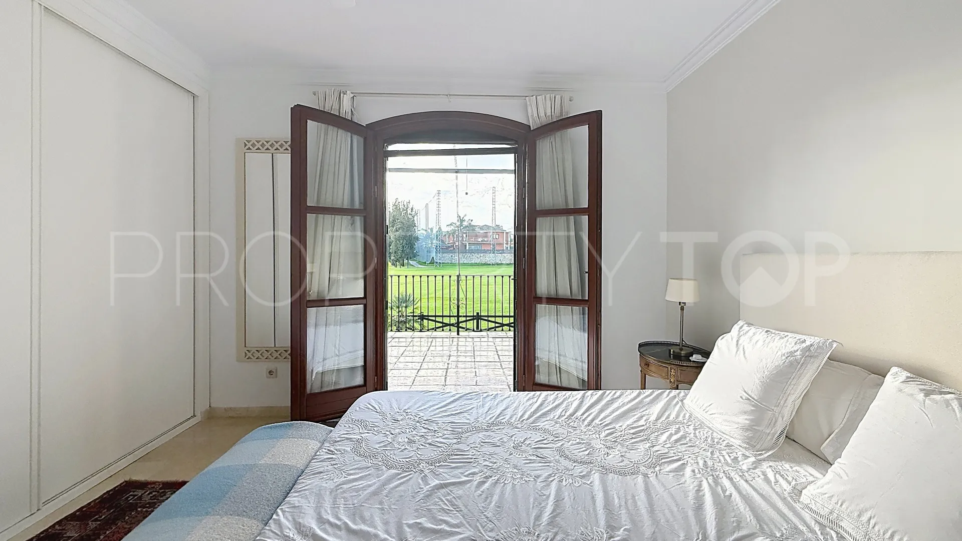 Comprar villa en Guadalmina Alta con 5 dormitorios