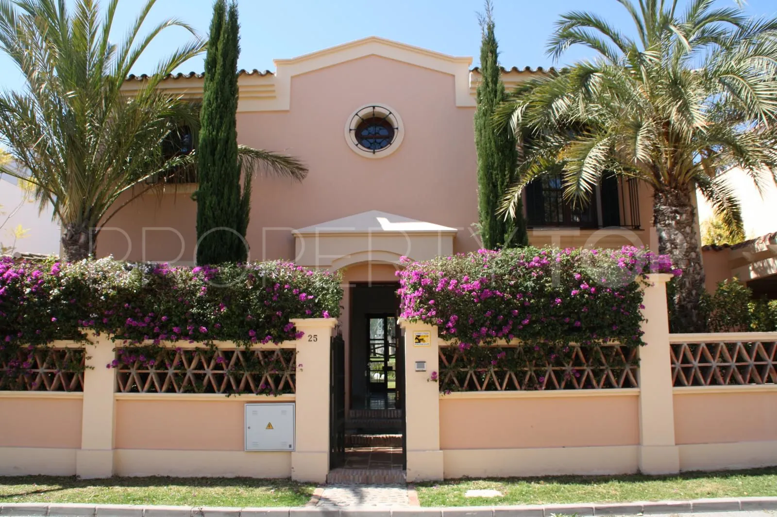Comprar villa en Guadalmina Alta con 5 dormitorios