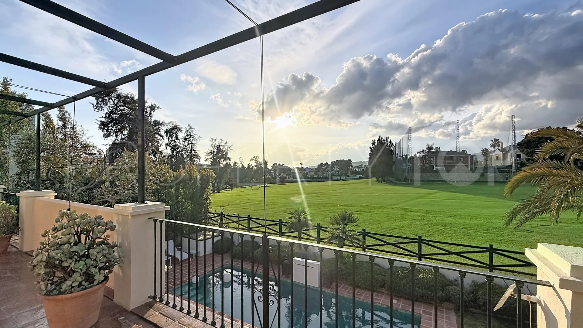 Comprar villa en Guadalmina Alta con 5 dormitorios