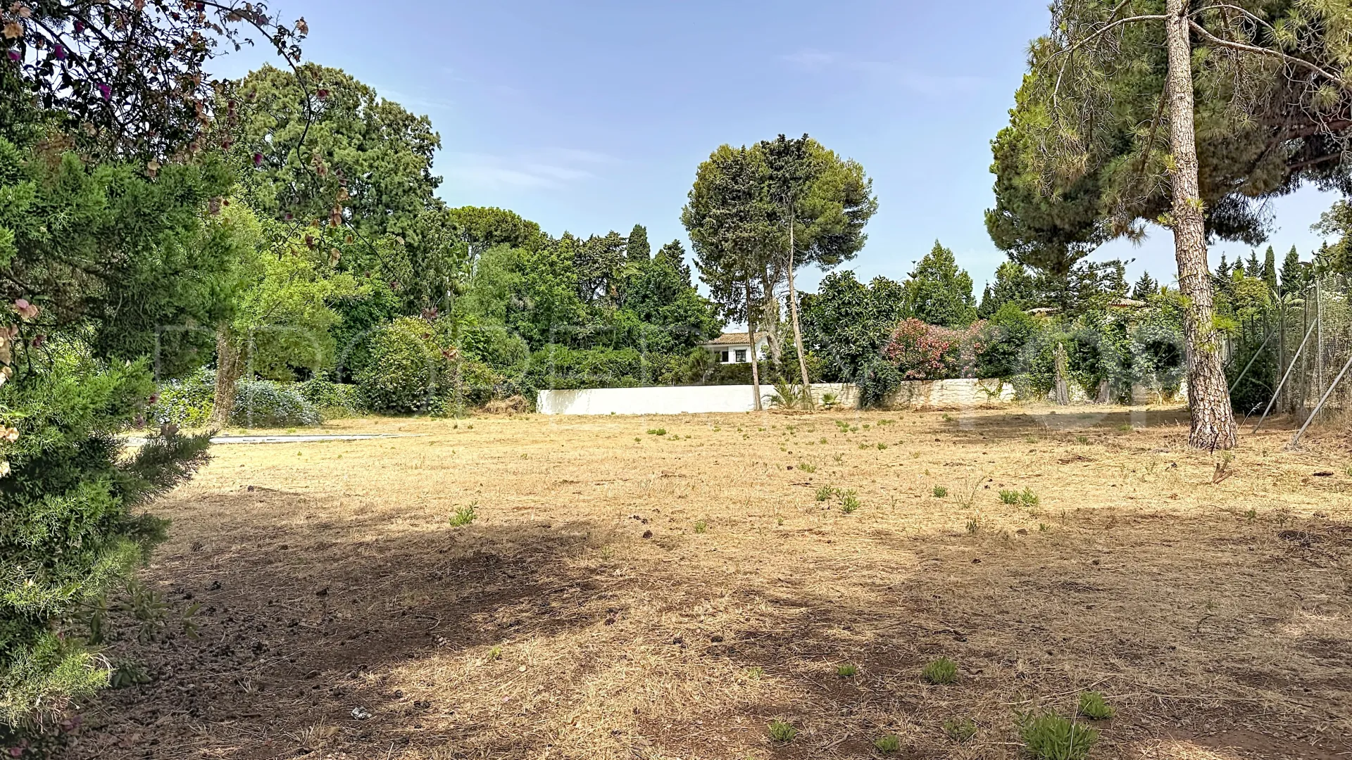 Plot for sale in Guadalmina Baja