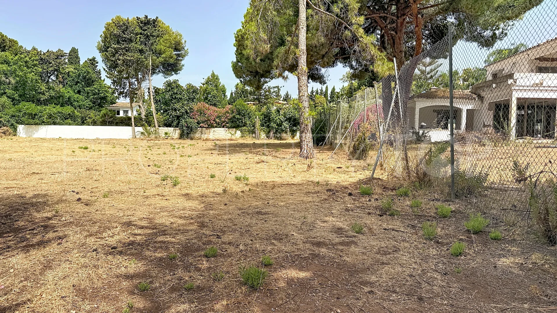 Plot for sale in Guadalmina Baja