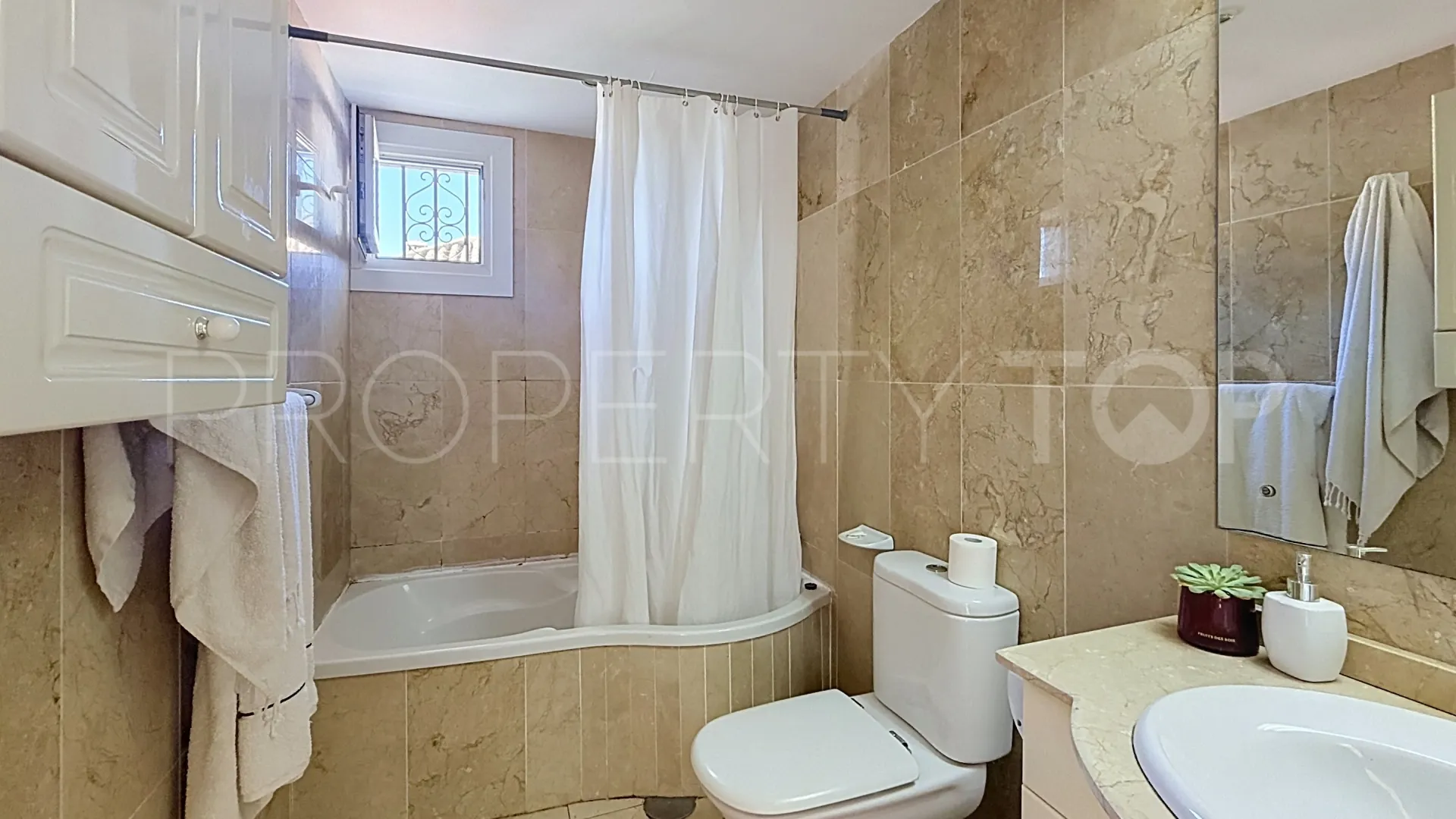 Villa for sale in Benamara