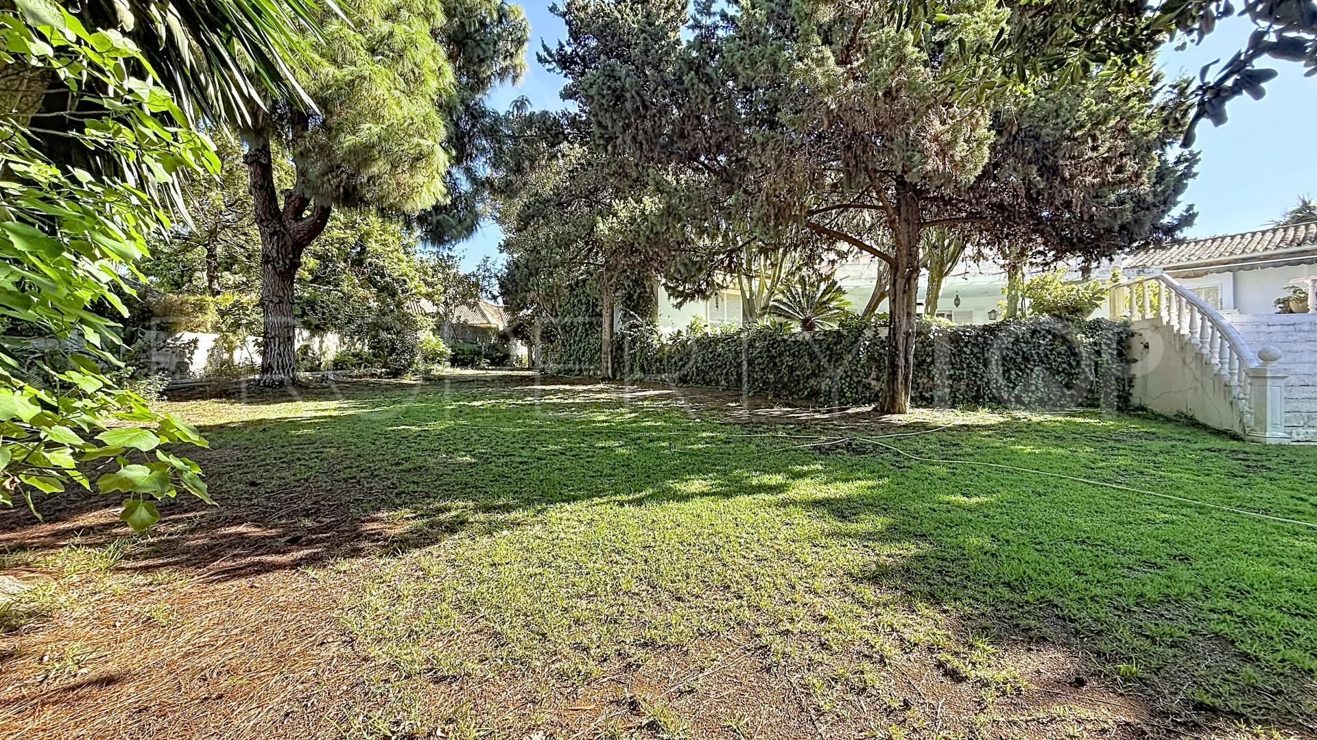 Villa en venta en Guadalmina Baja de 8 dormitorios