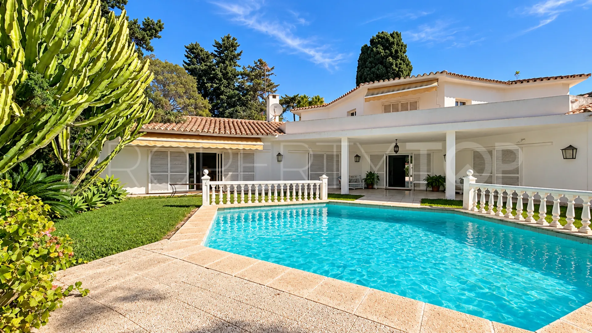 Villa en venta en Guadalmina Baja de 8 dormitorios
