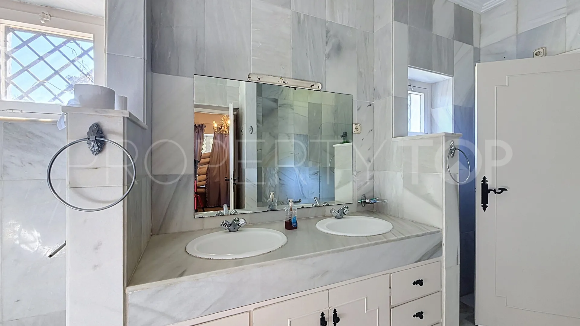 Villa en venta en Guadalmina Baja de 8 dormitorios