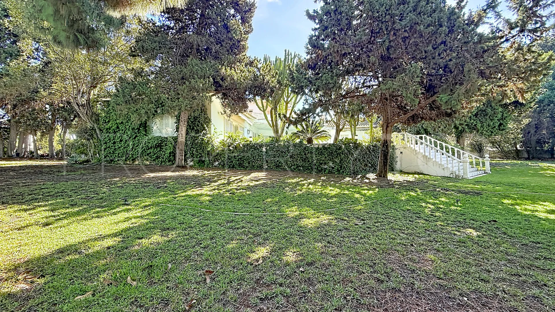 Villa en venta en Guadalmina Baja de 8 dormitorios