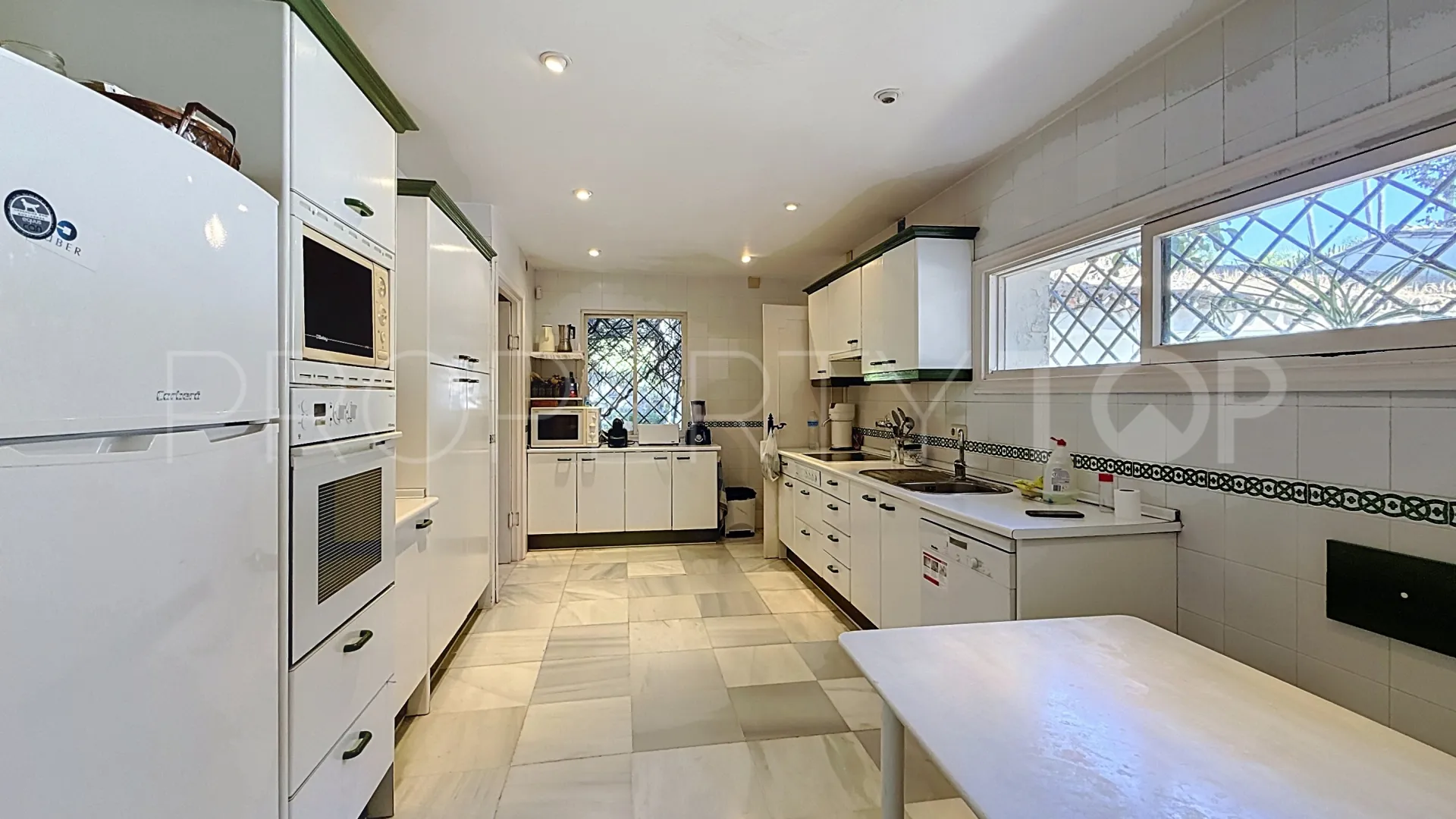 Villa en venta en Guadalmina Baja de 8 dormitorios