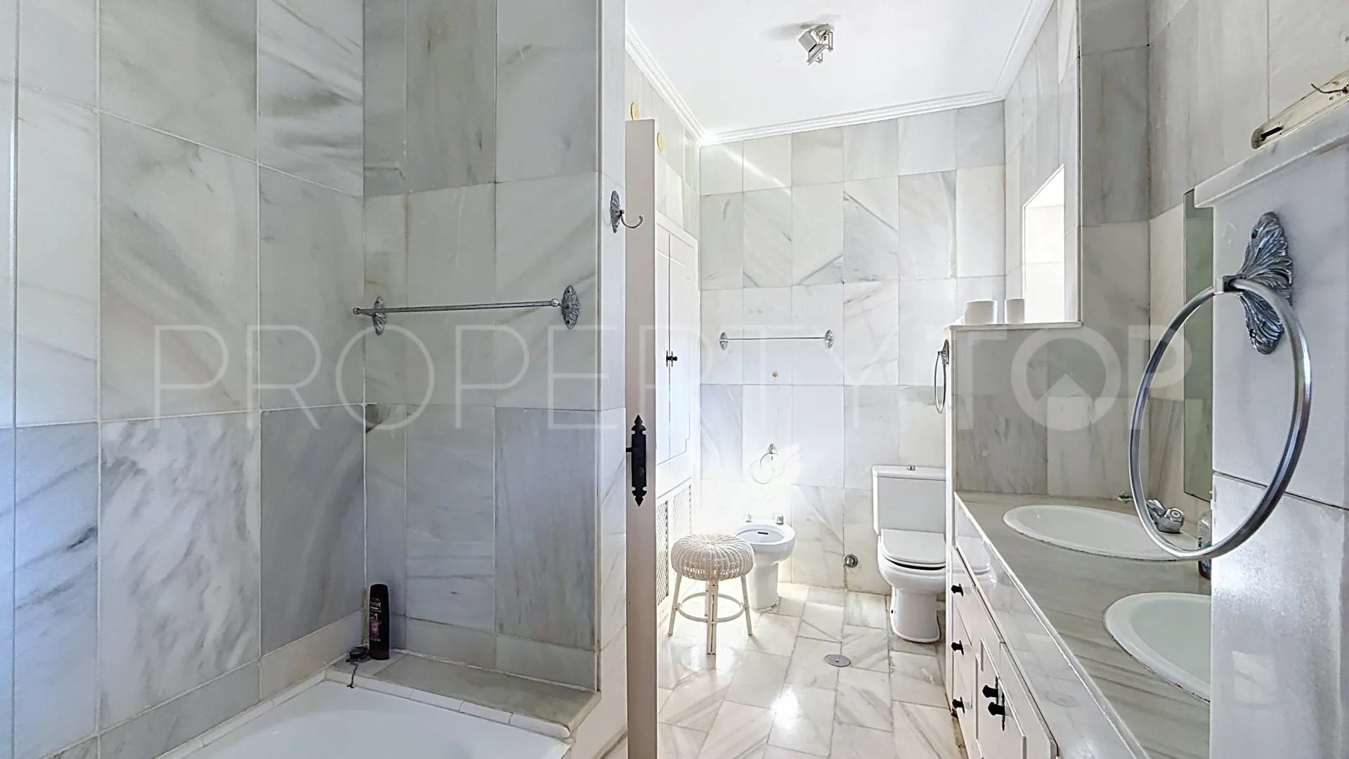 Villa en venta en Guadalmina Baja de 8 dormitorios