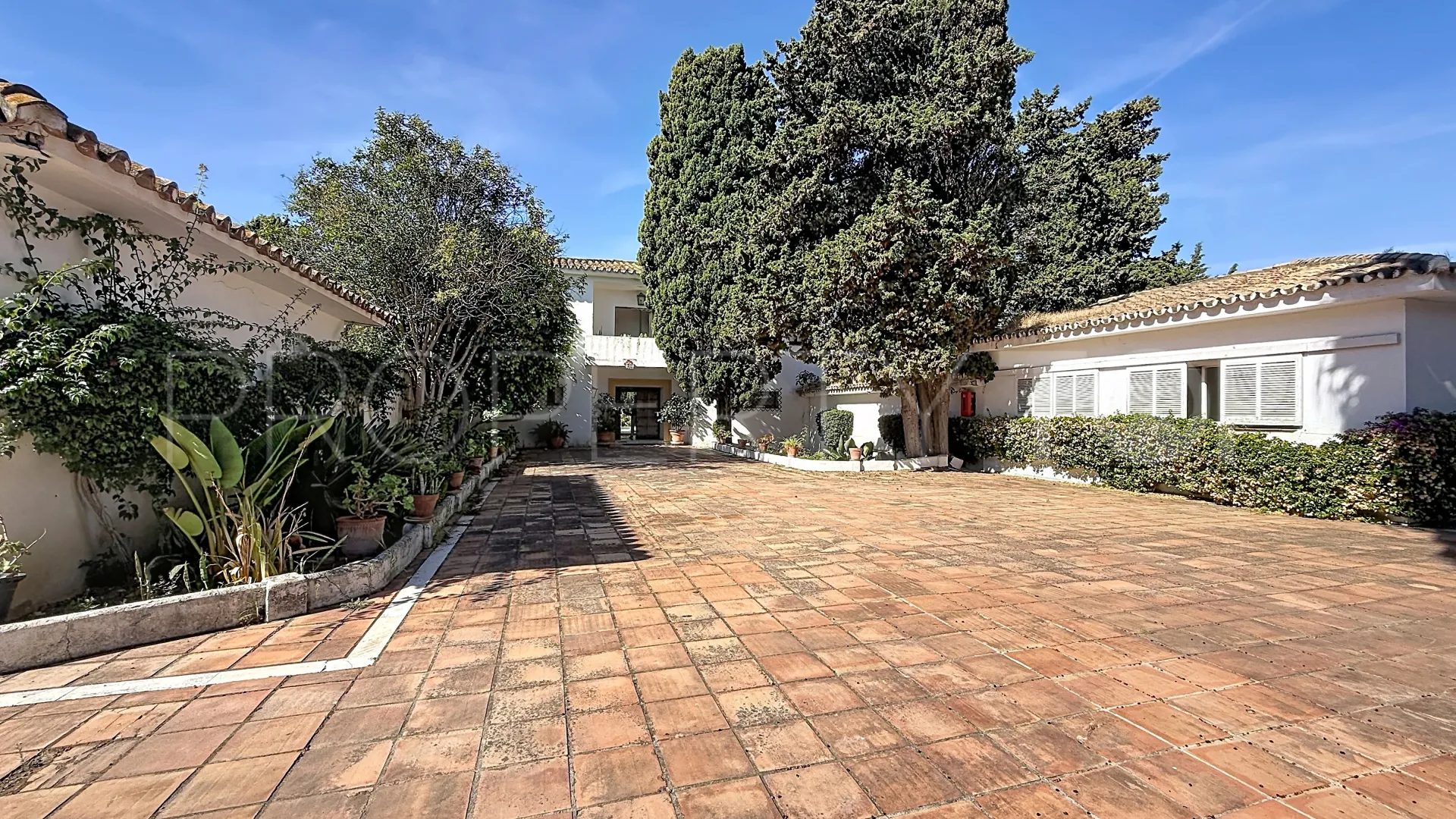 Villa en venta en Guadalmina Baja de 8 dormitorios
