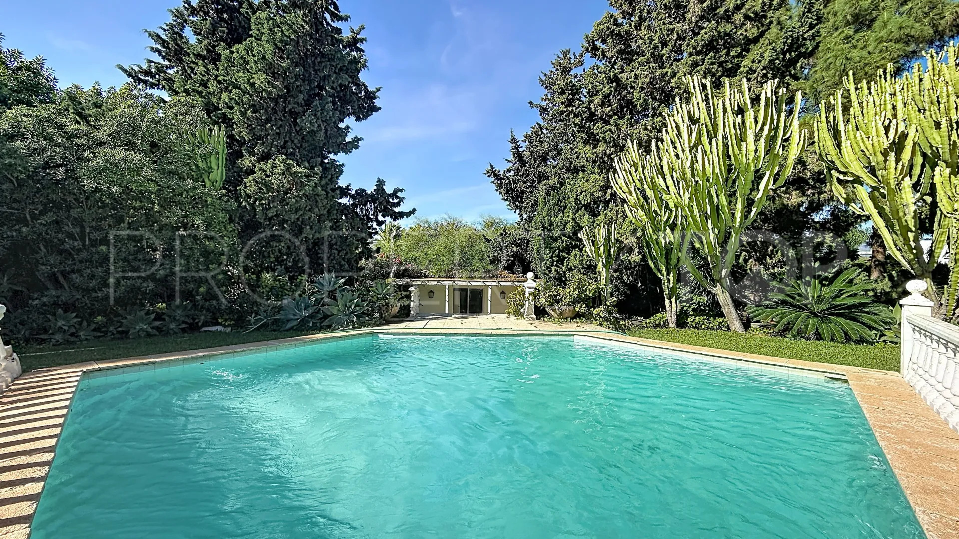 Villa en venta en Guadalmina Baja de 8 dormitorios
