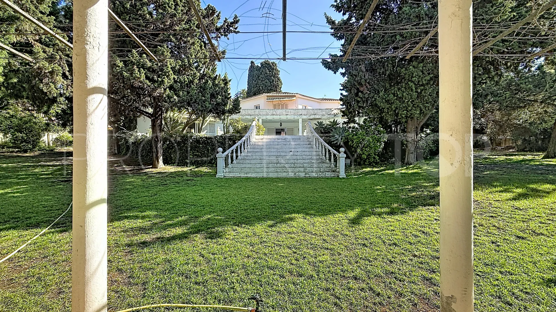 Villa en venta en Guadalmina Baja de 8 dormitorios