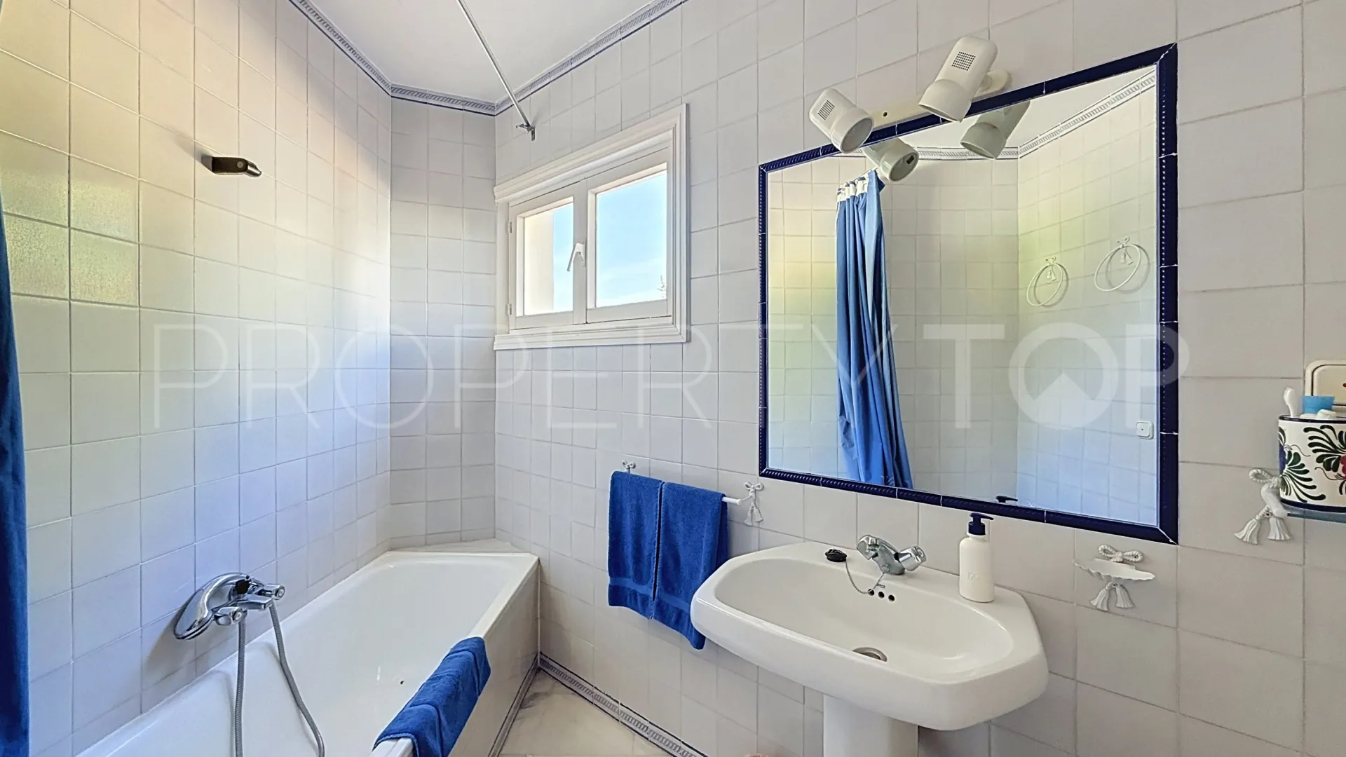 Villa en venta en Guadalmina Baja de 8 dormitorios