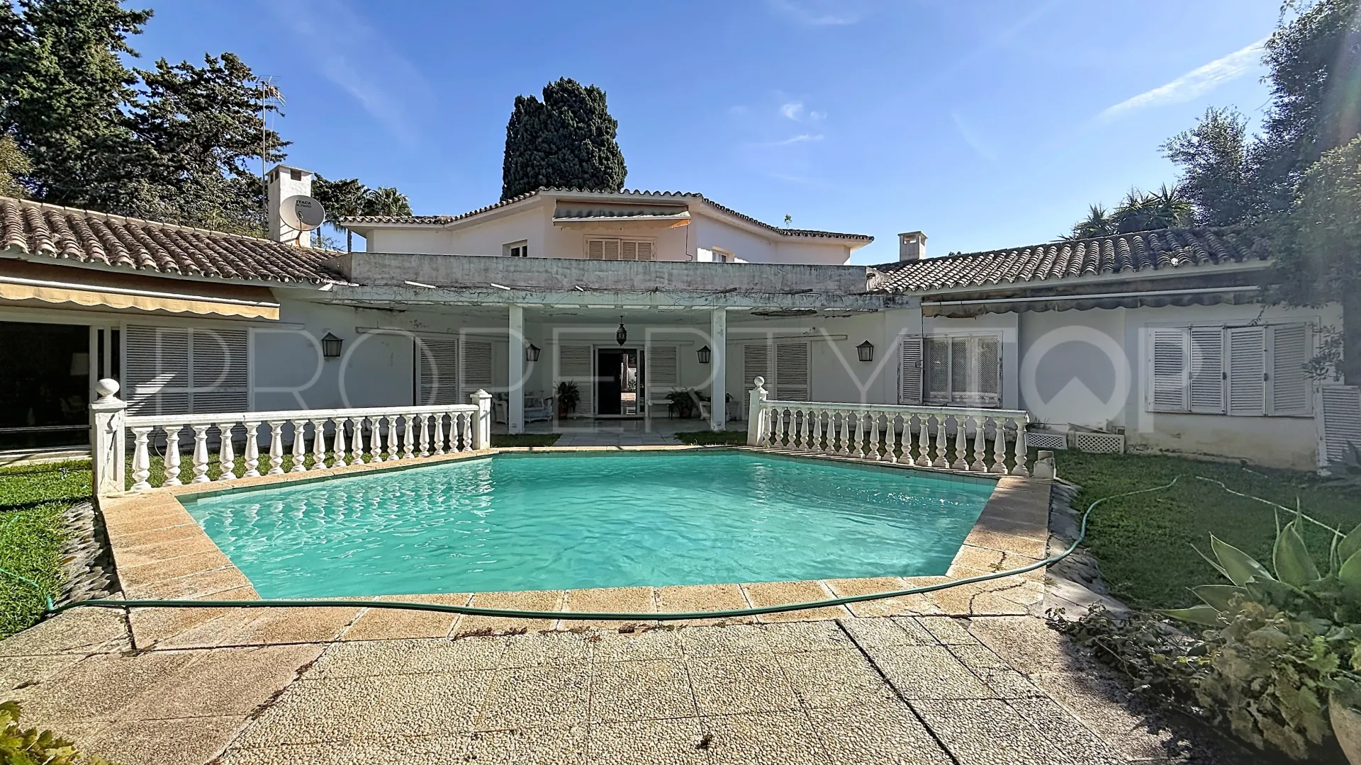 Villa en venta en Guadalmina Baja de 8 dormitorios