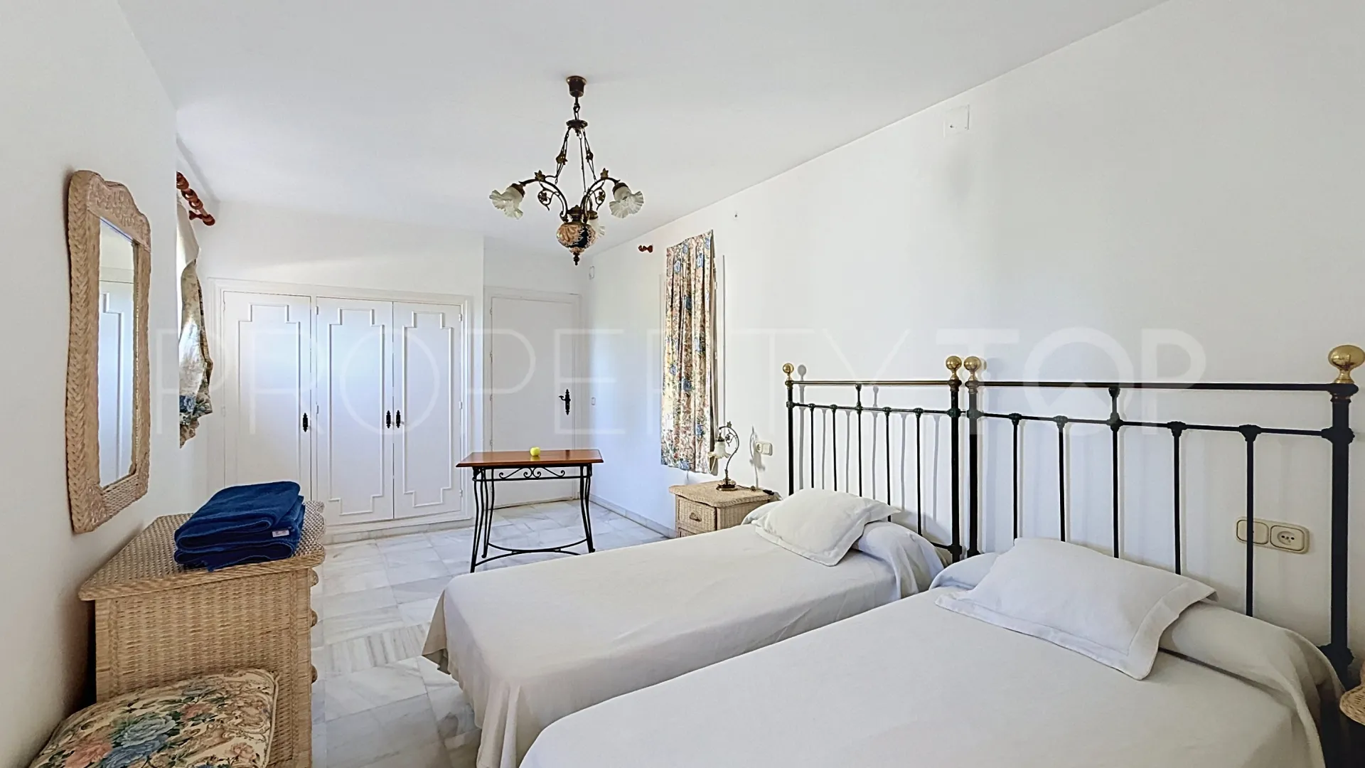 Villa en venta en Guadalmina Baja de 8 dormitorios