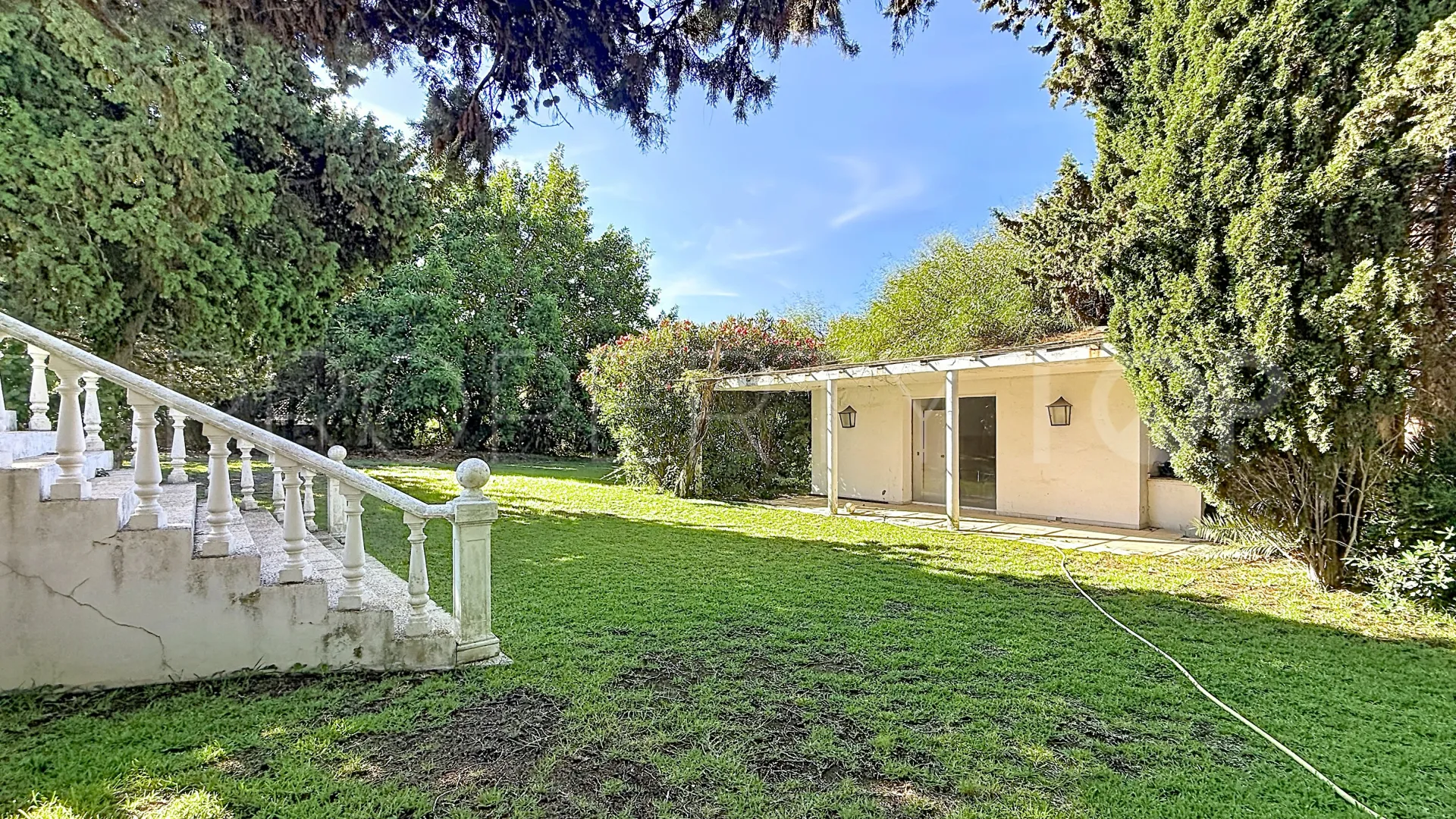 Villa en venta en Guadalmina Baja de 8 dormitorios