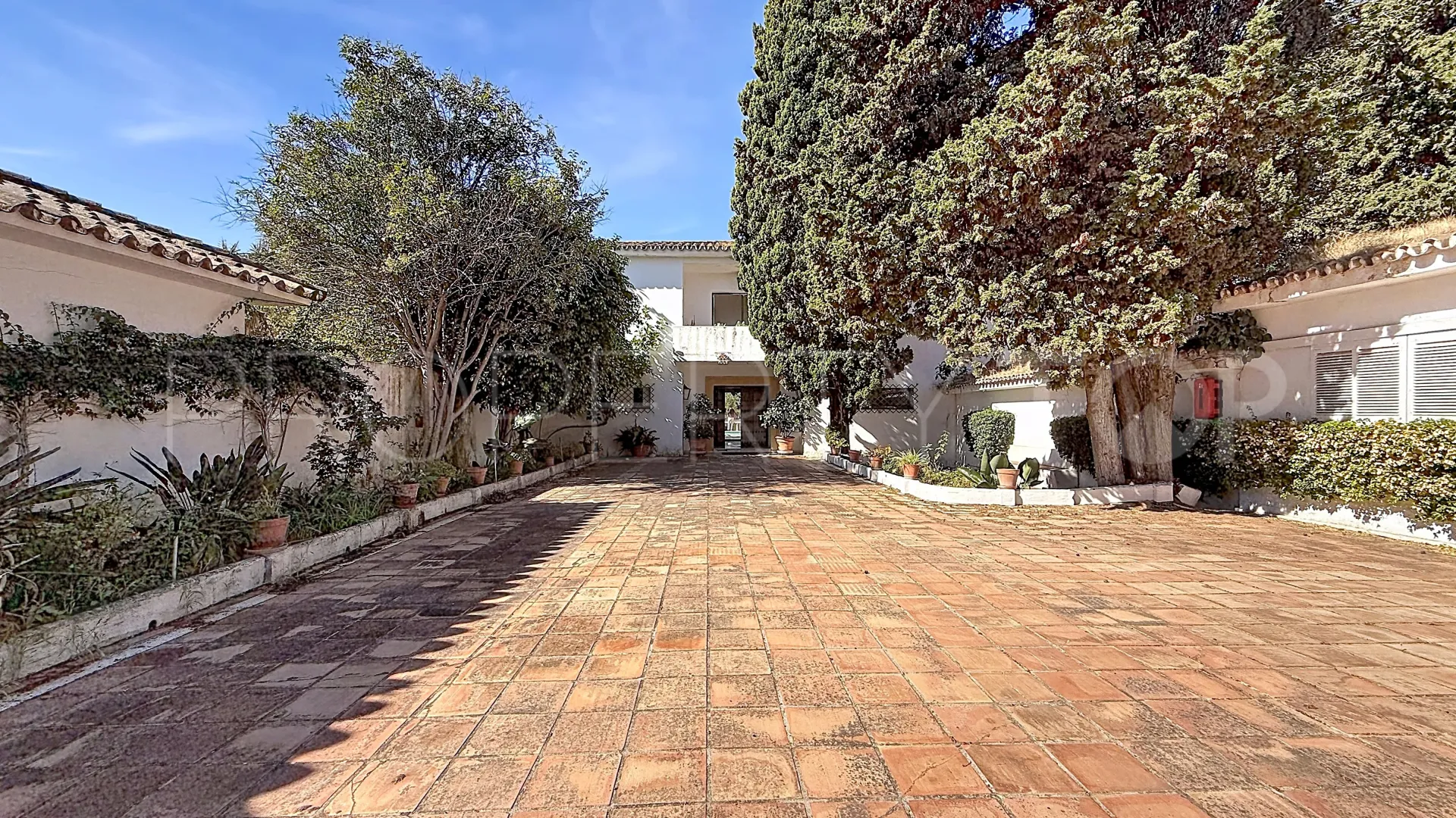 Villa en venta en Guadalmina Baja de 8 dormitorios