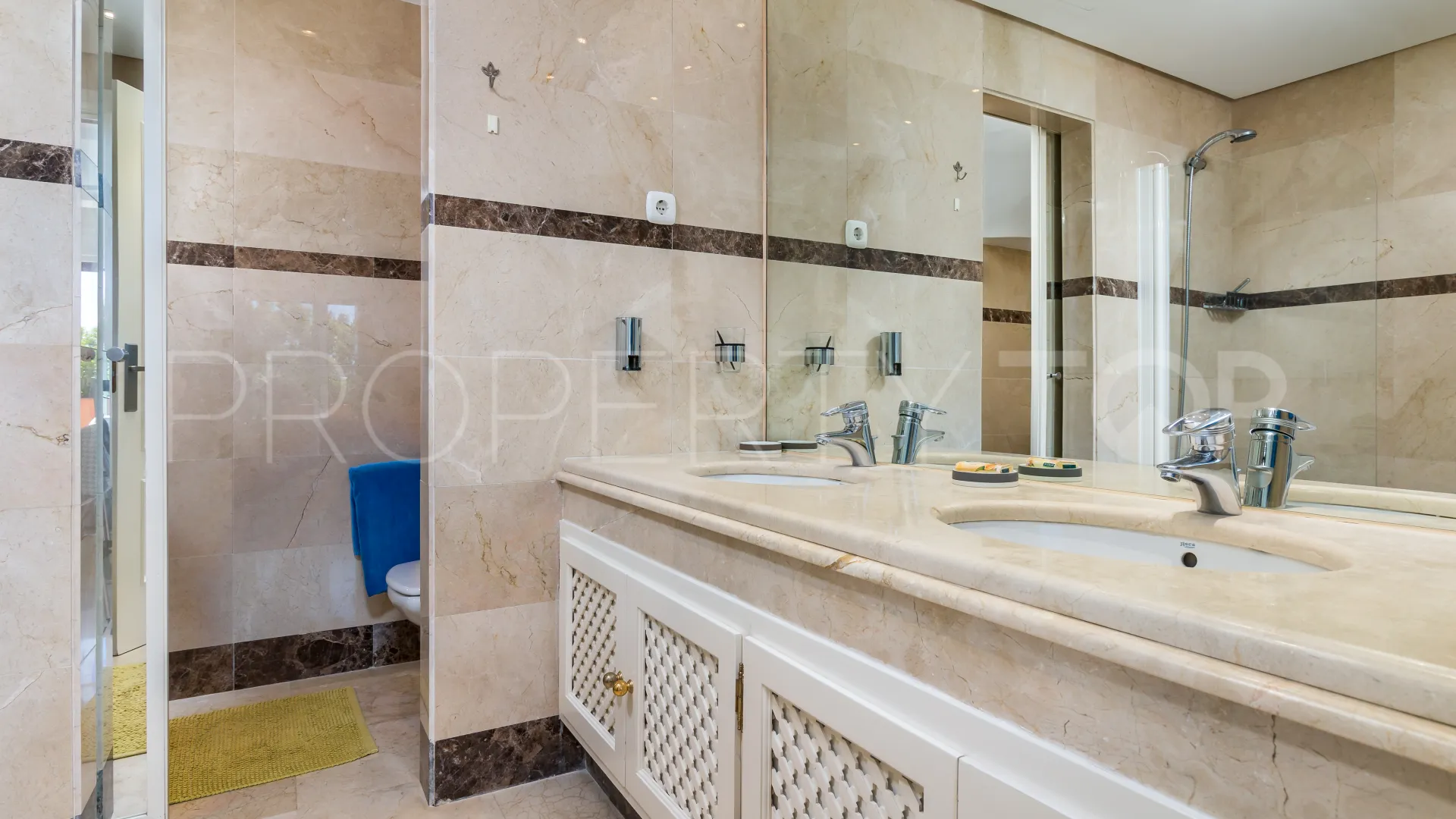 La Alzambra duplex penthouse for sale