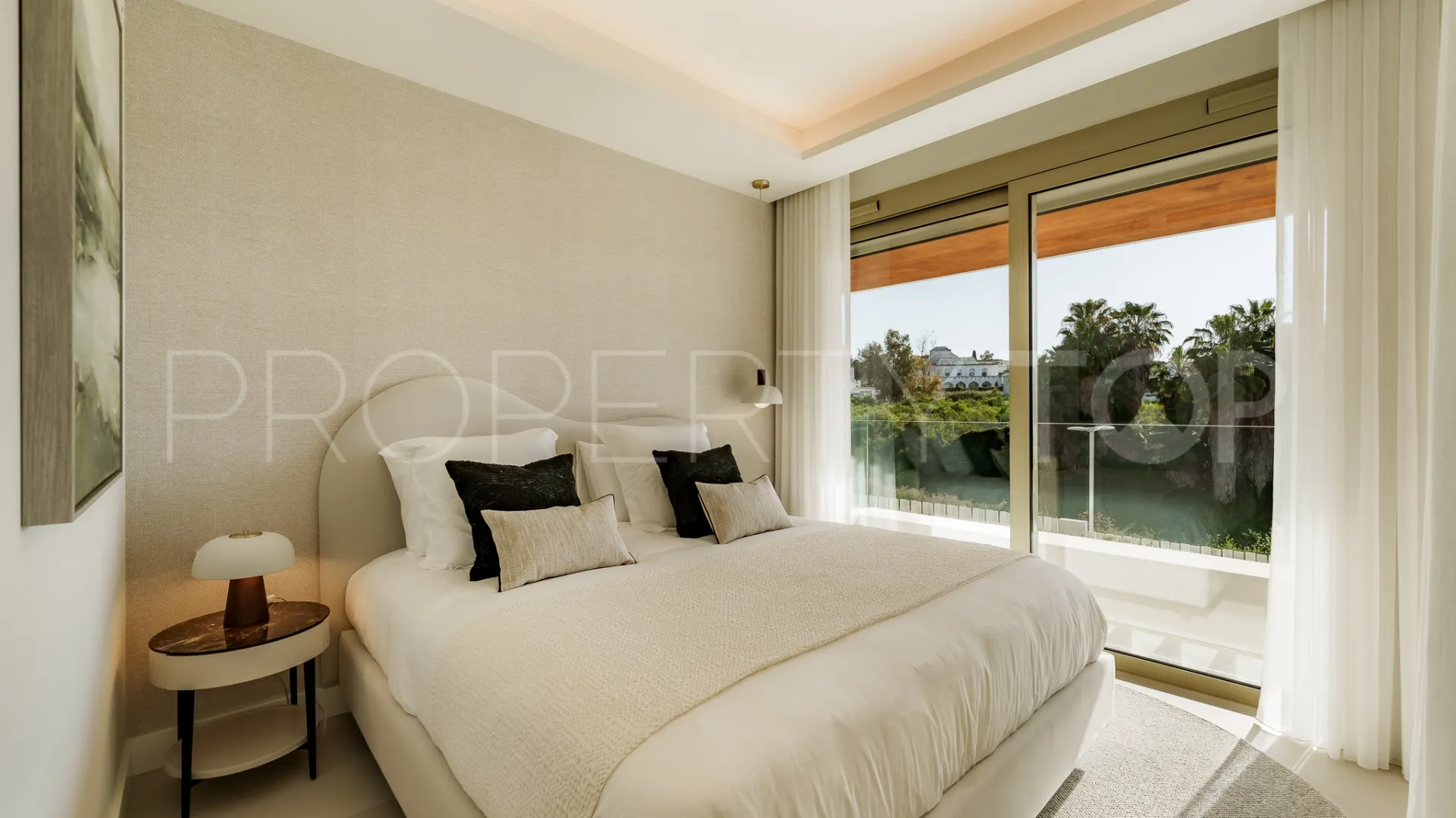 Apartment with 4 bedrooms for sale in Marbella Golden Mile