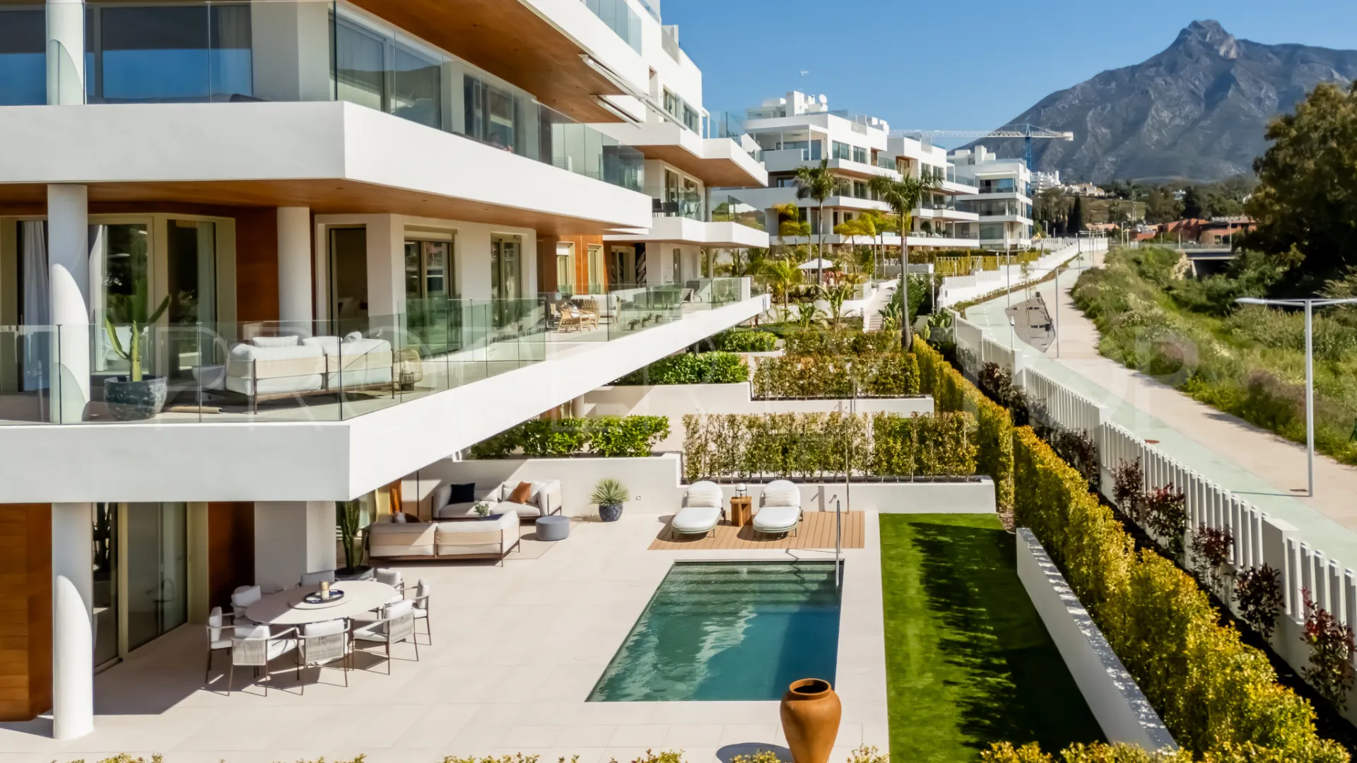 Apartment with 4 bedrooms for sale in Marbella Golden Mile