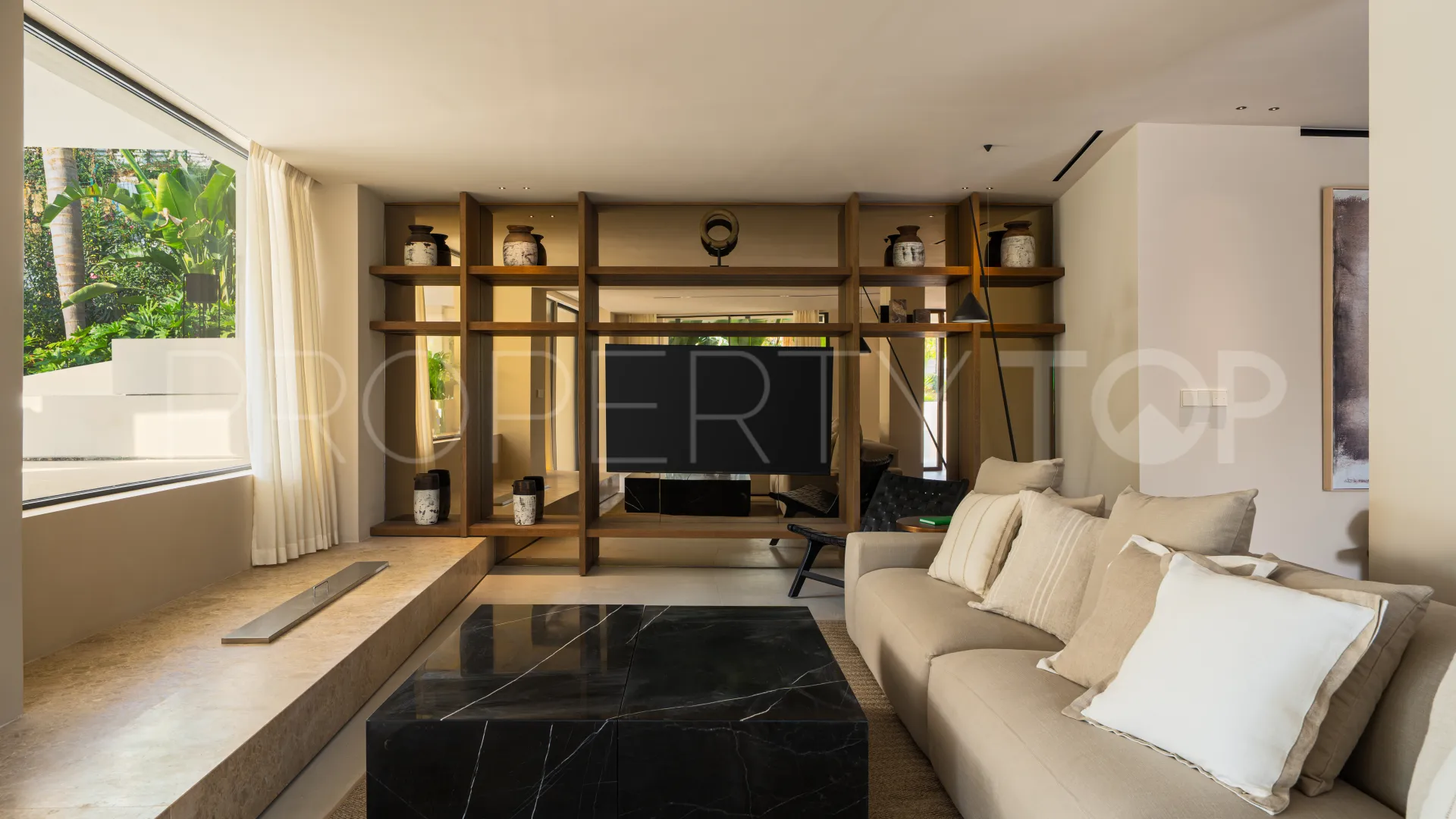 Nueva Andalucia 7 bedrooms villa for sale